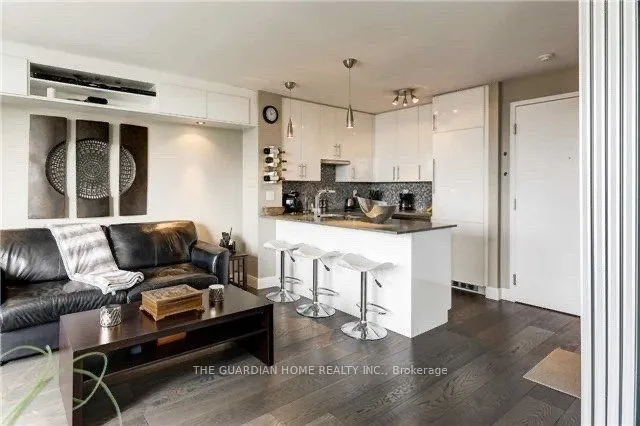 120 Dallimore Circle, #323