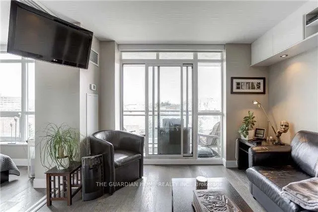120 Dallimore Circle, #323
