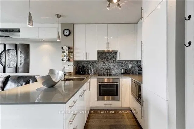120 Dallimore Circle, #323