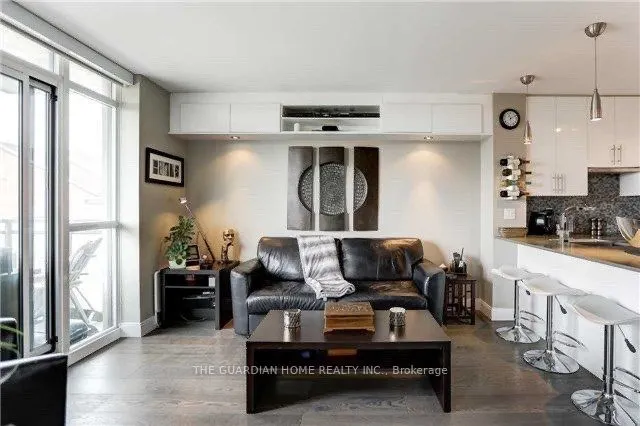 120 Dallimore Circle, #323