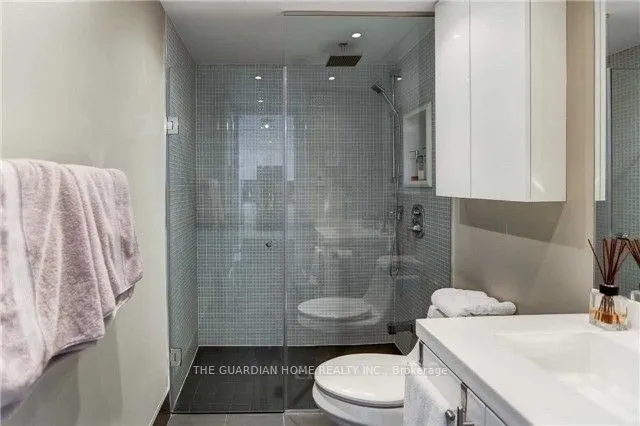 120 Dallimore Circle, #323