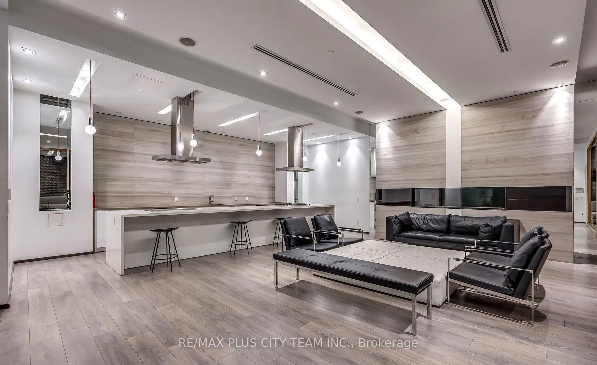 1030 King Street W, #318