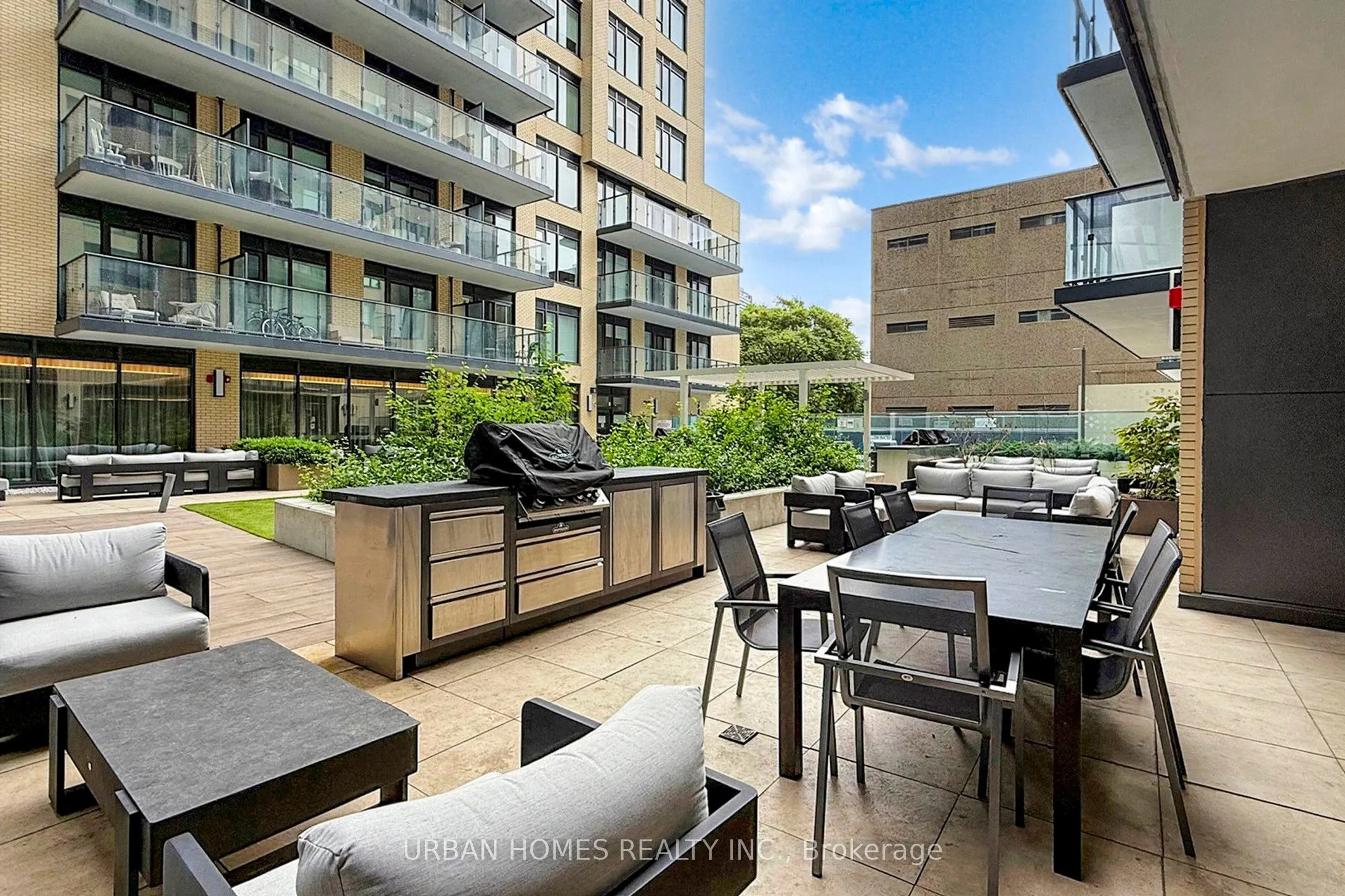 543 Richmond Street W, #737