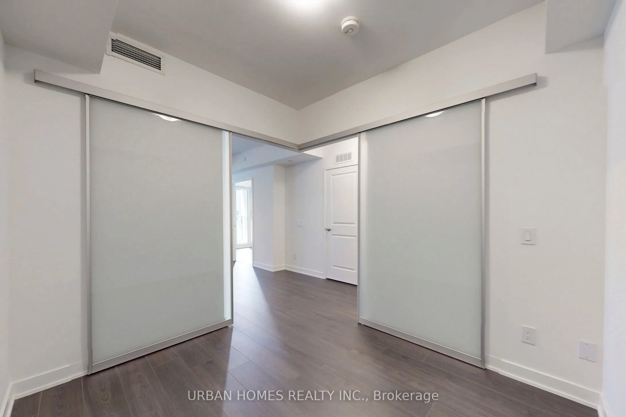 543 Richmond Street W, #737