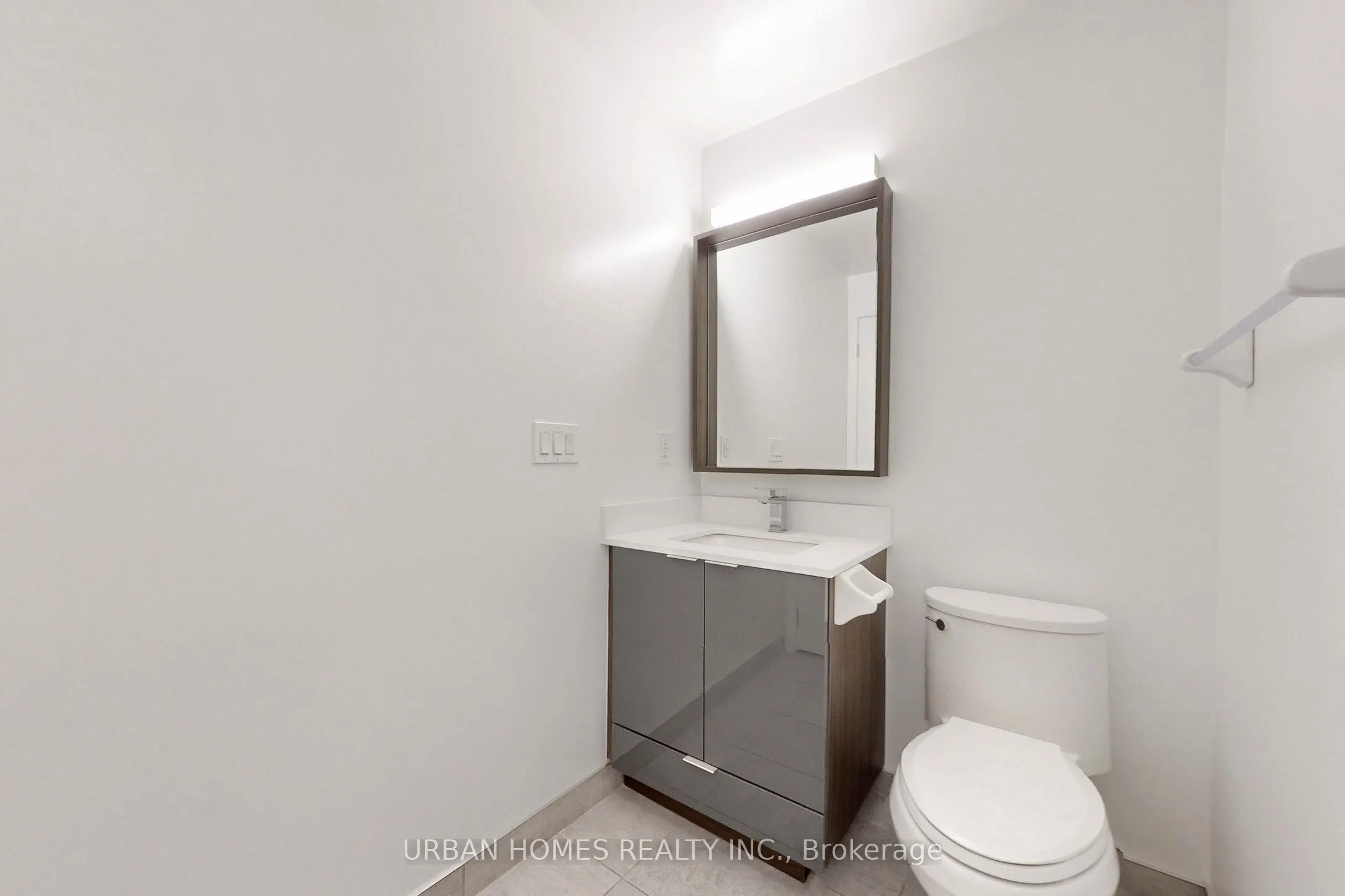 543 Richmond Street W, #737