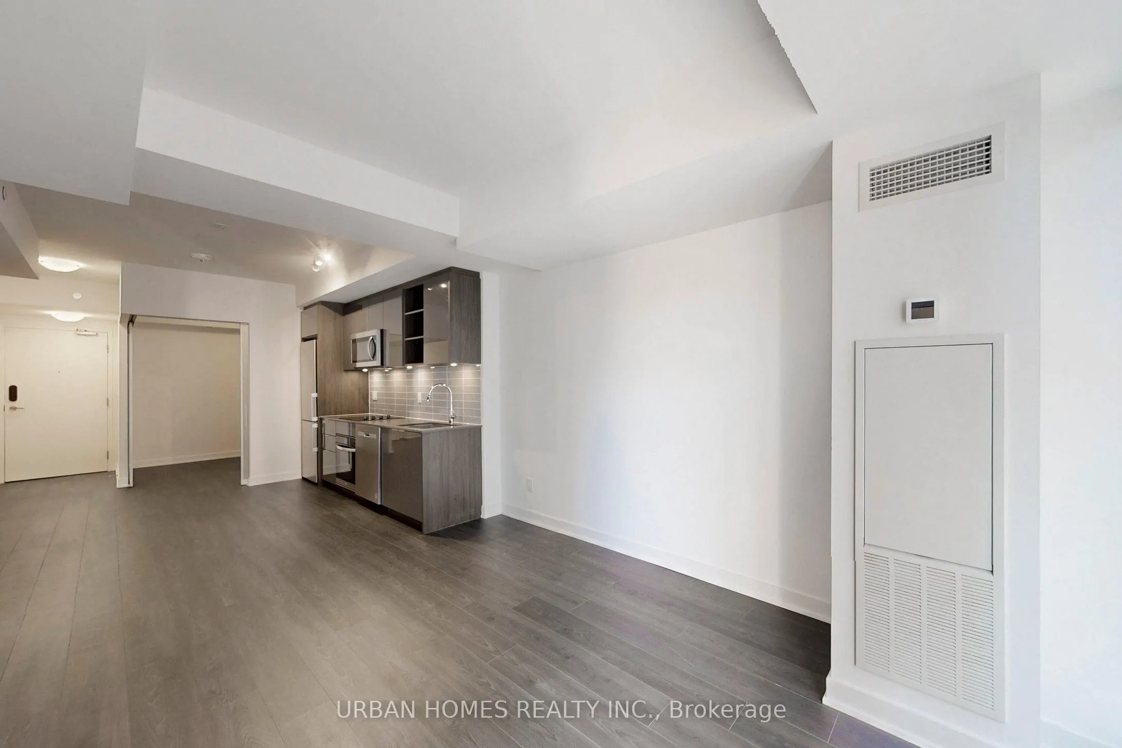 543 Richmond Street W, #737