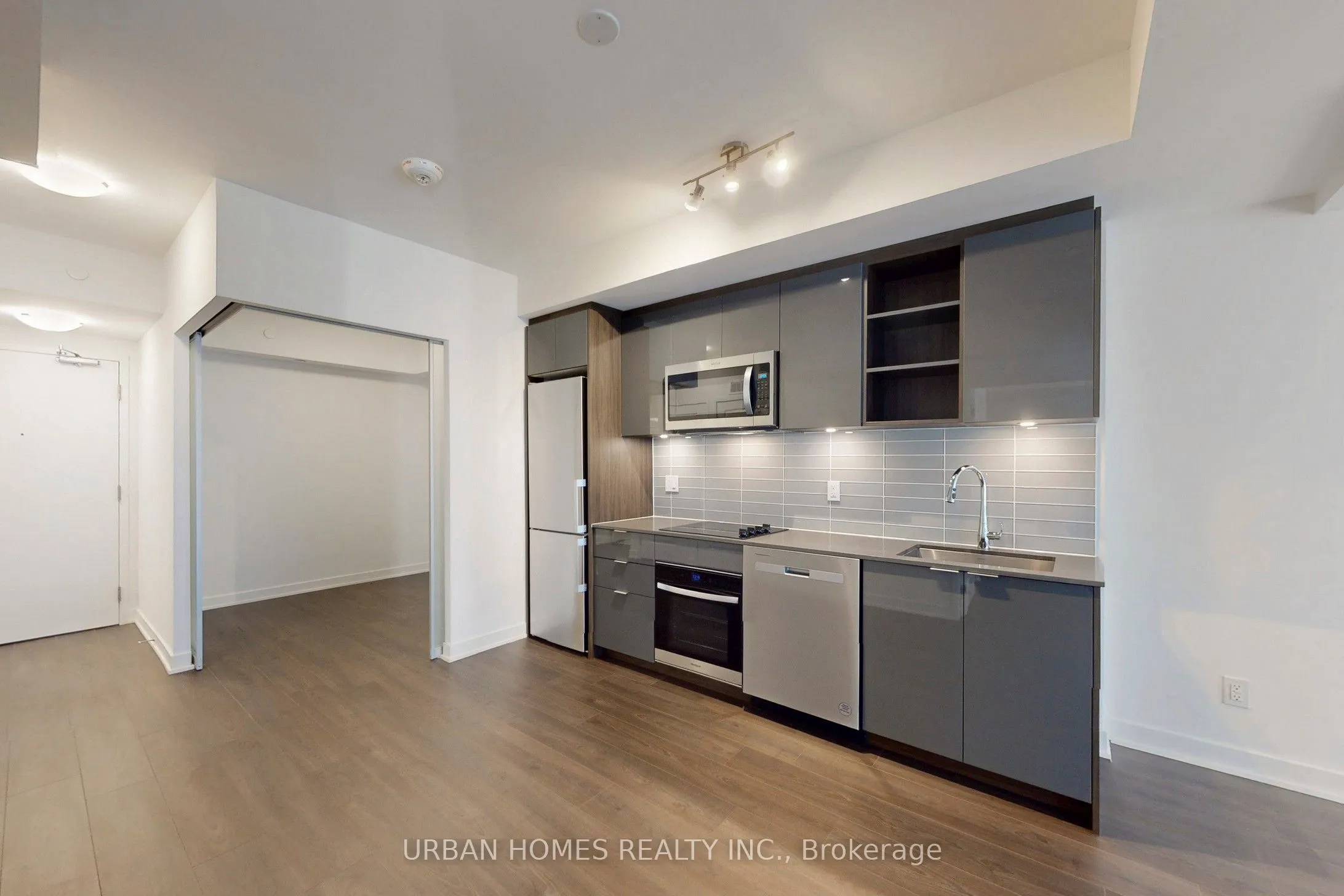 543 Richmond Street W, #737