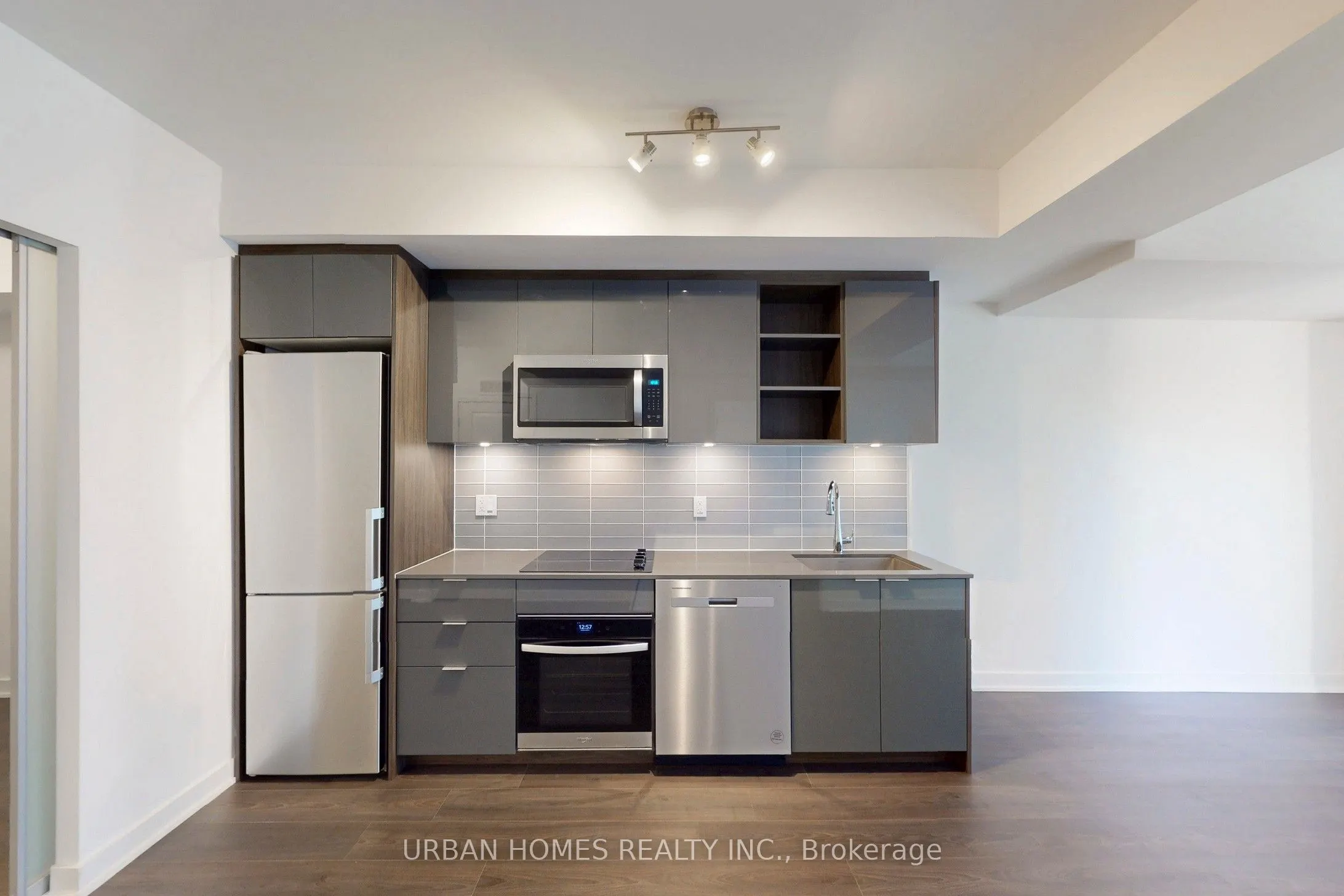 543 Richmond Street W, #737