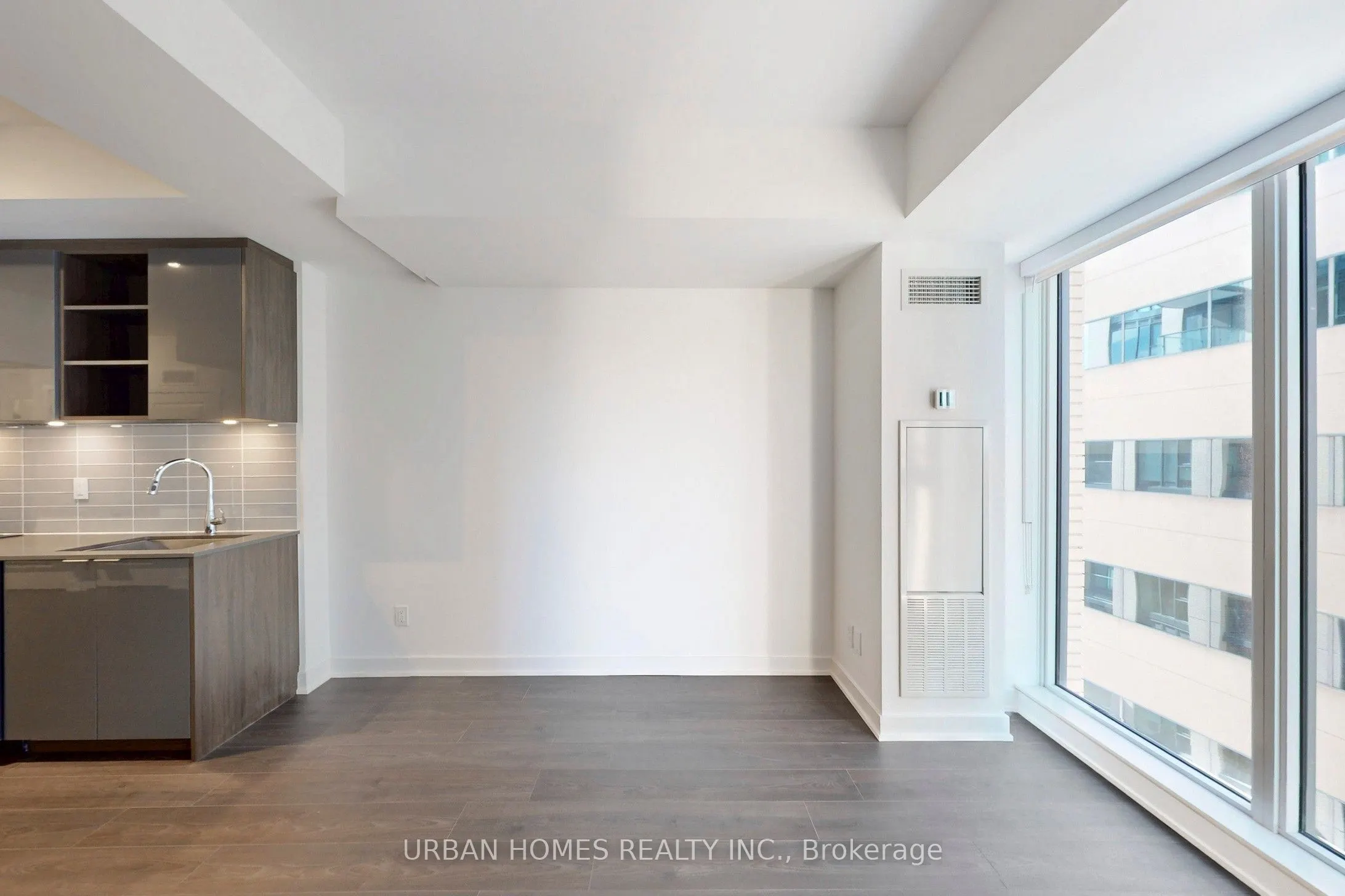 543 Richmond Street W, #737