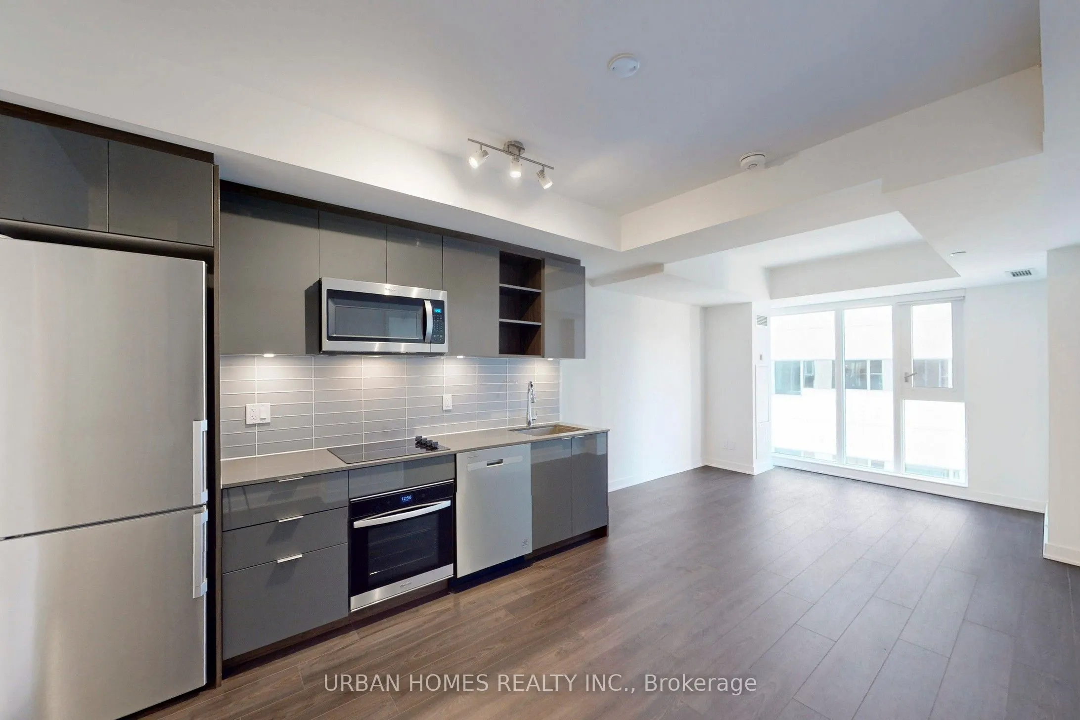 543 Richmond Street W, #737