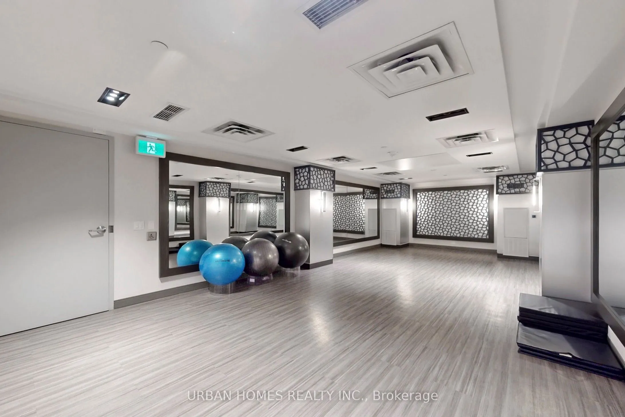 543 Richmond Street W, #737