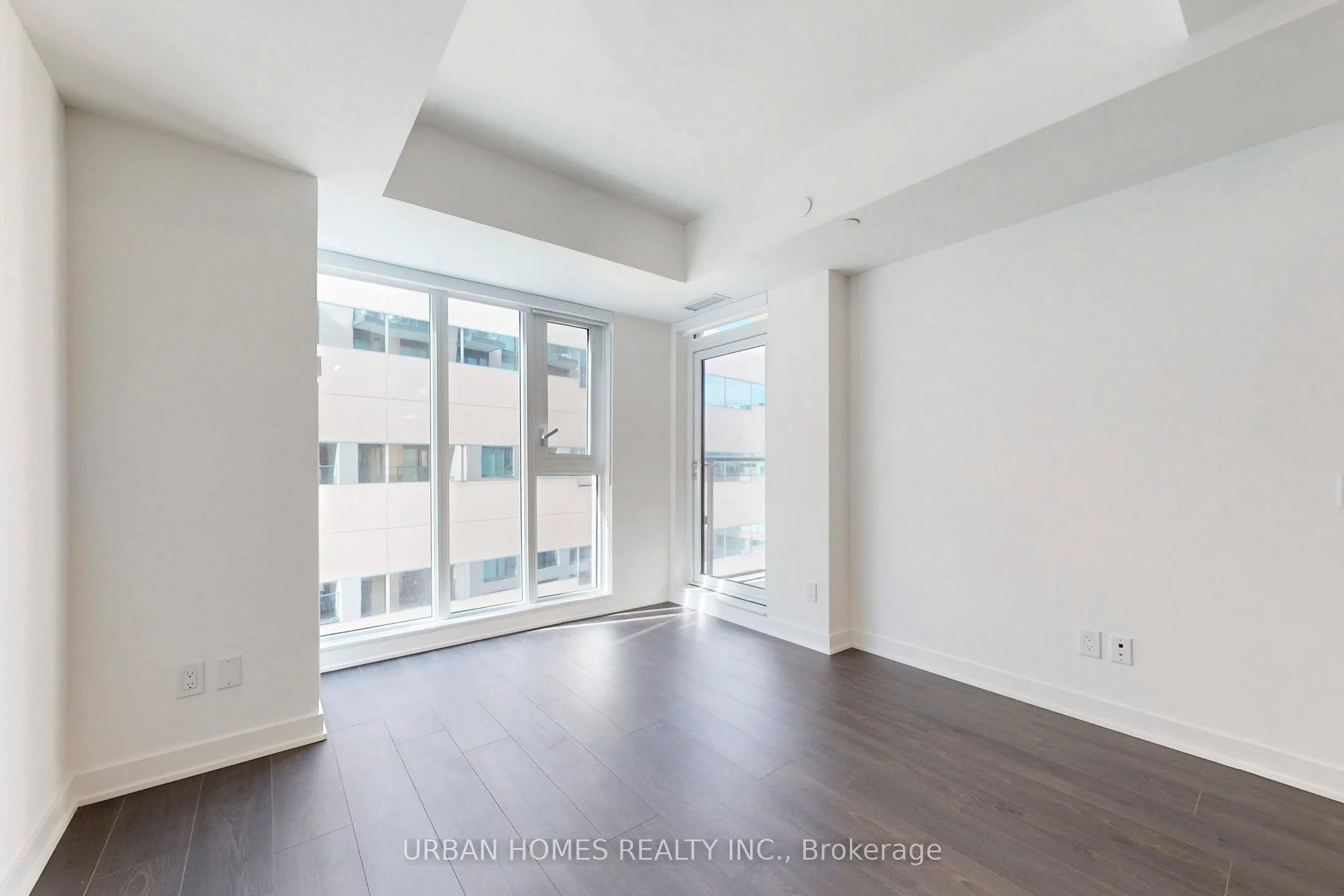 543 Richmond Street W, #737