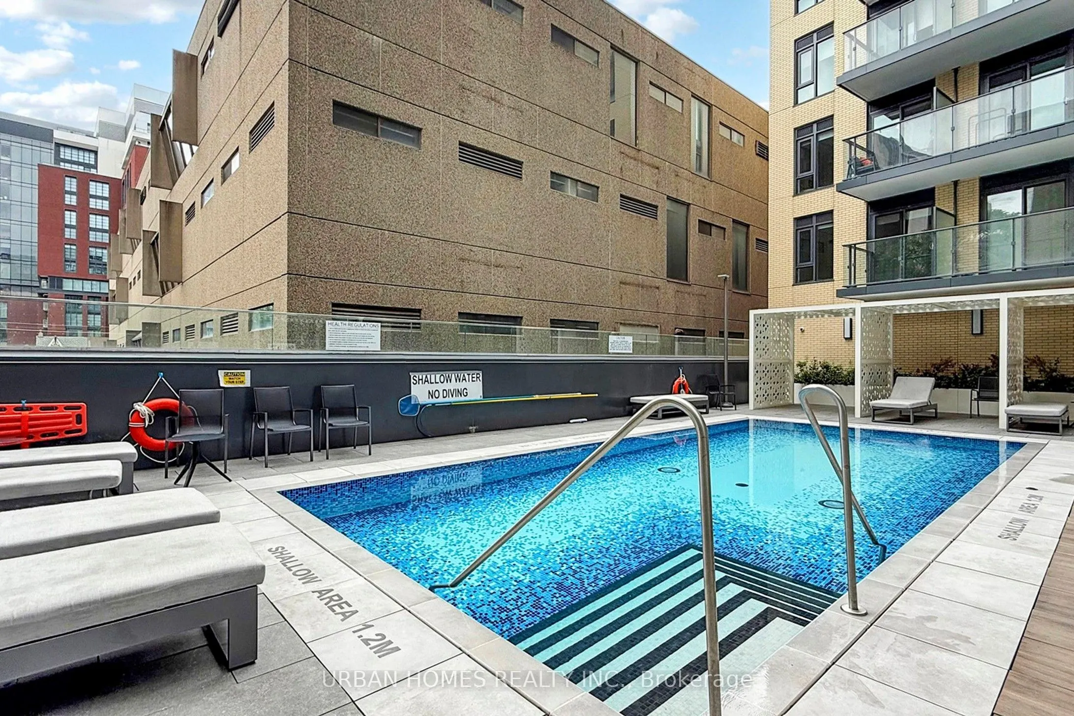 543 Richmond Street W, #737