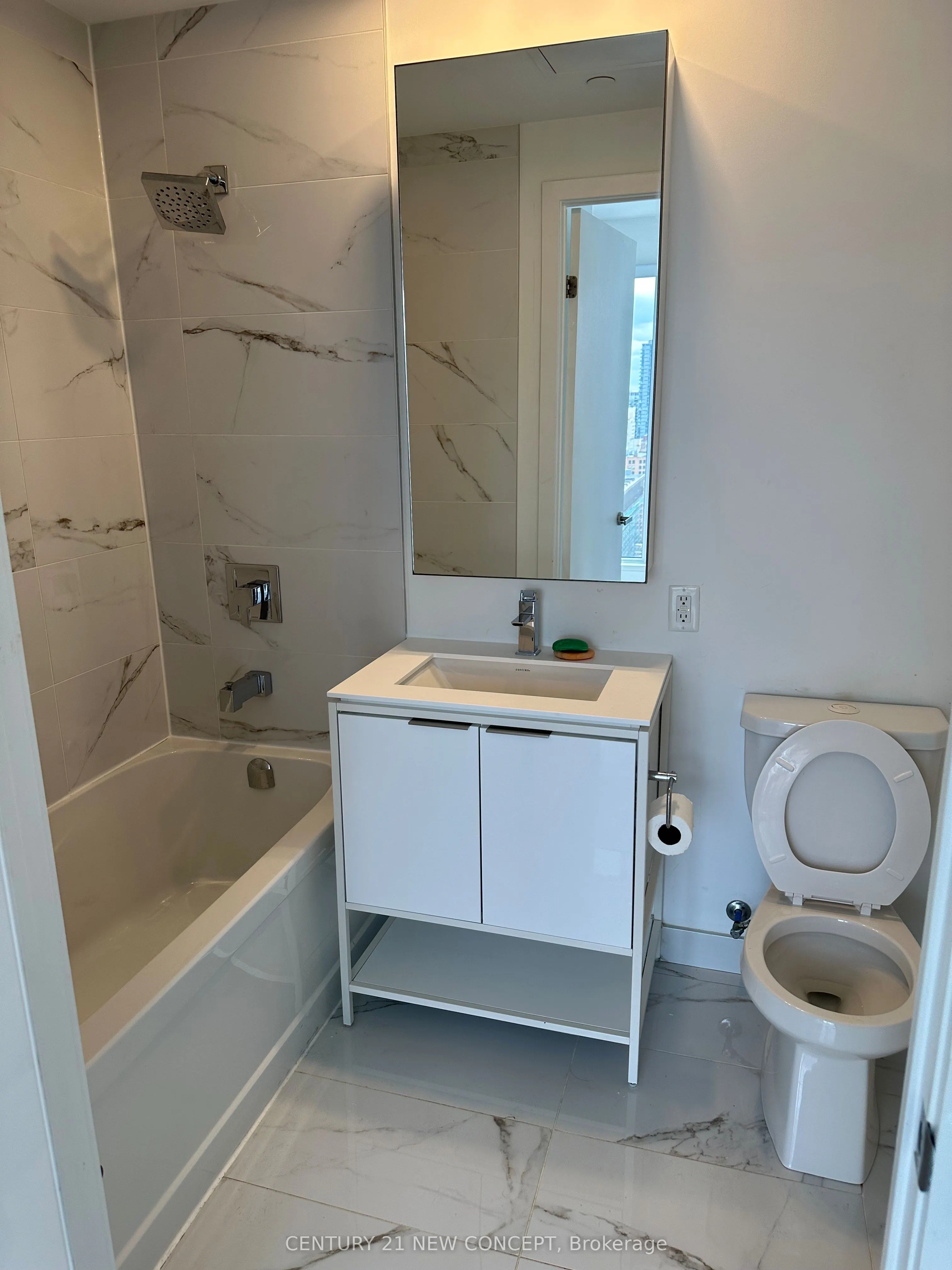 77 Shuter St. Street, #2913