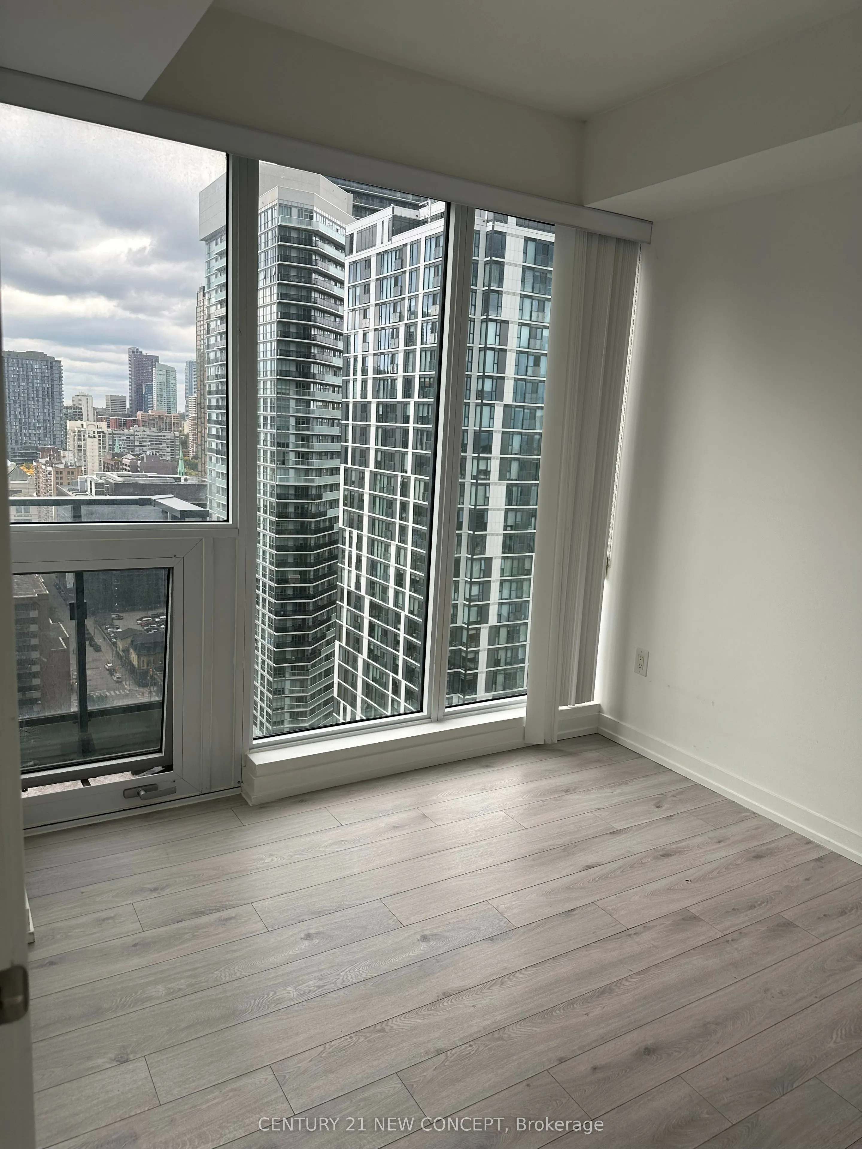 77 Shuter St. Street, #2913
