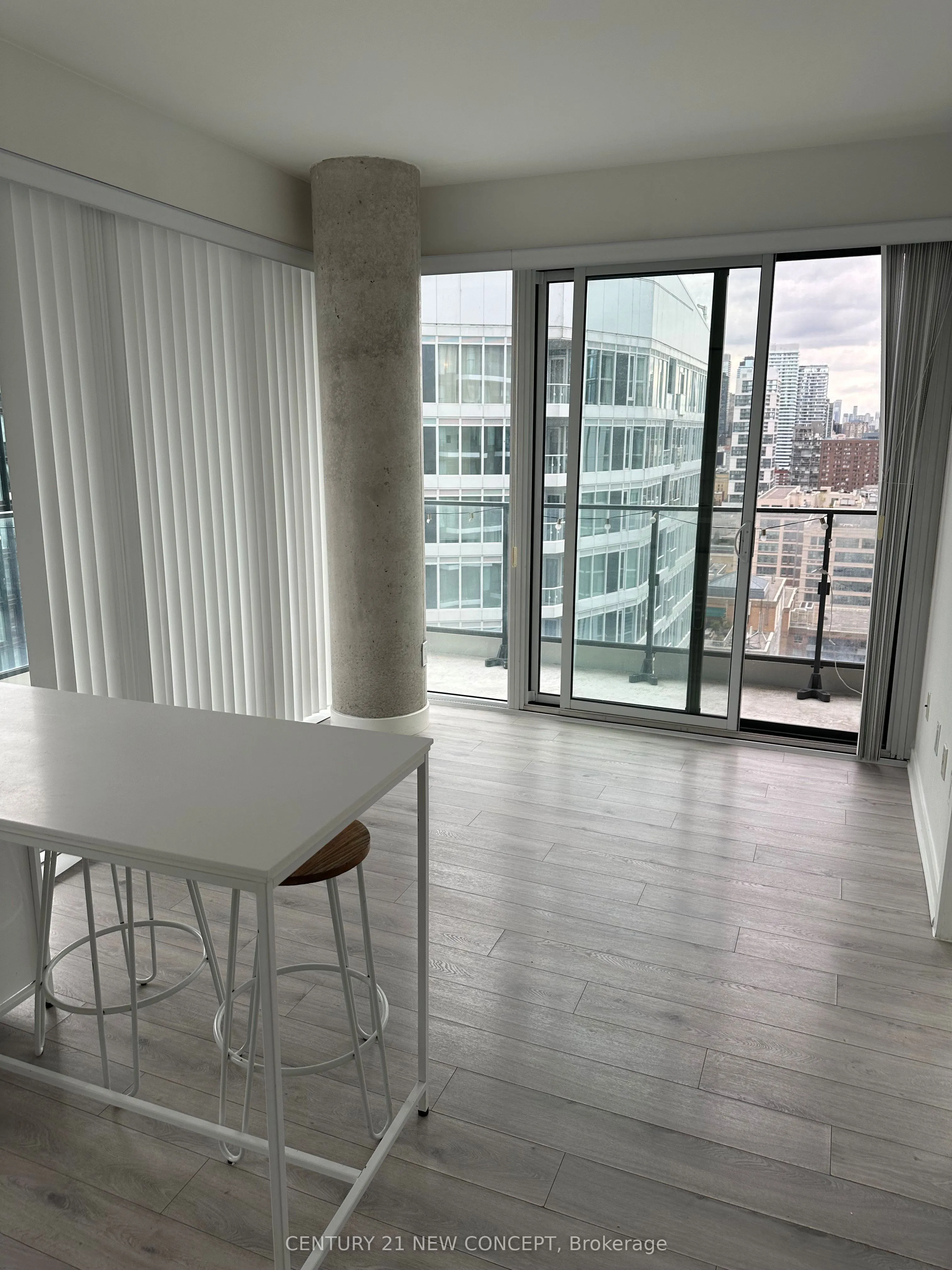 77 Shuter St. Street, #2913