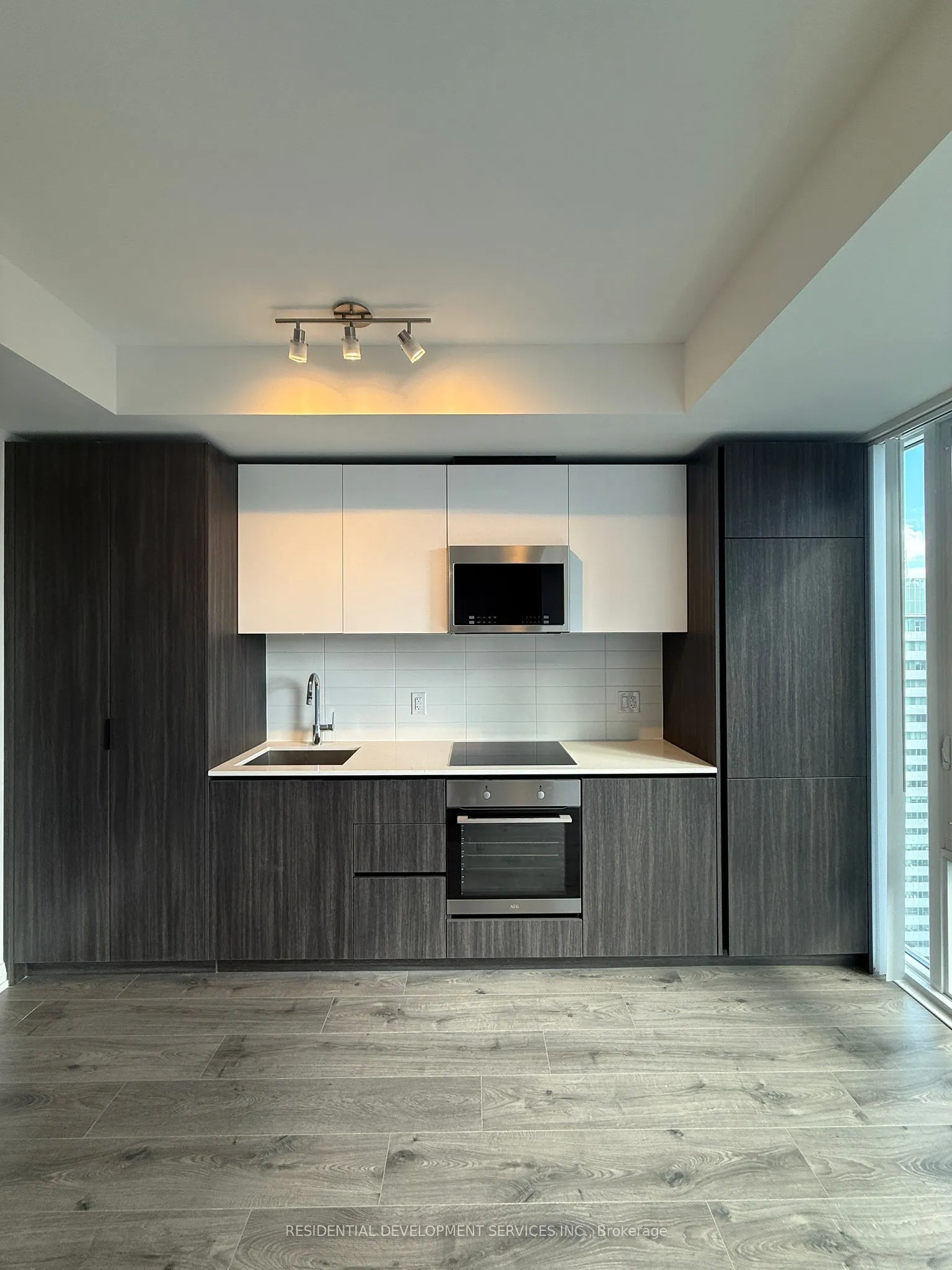 28 Widmer Street, #4921