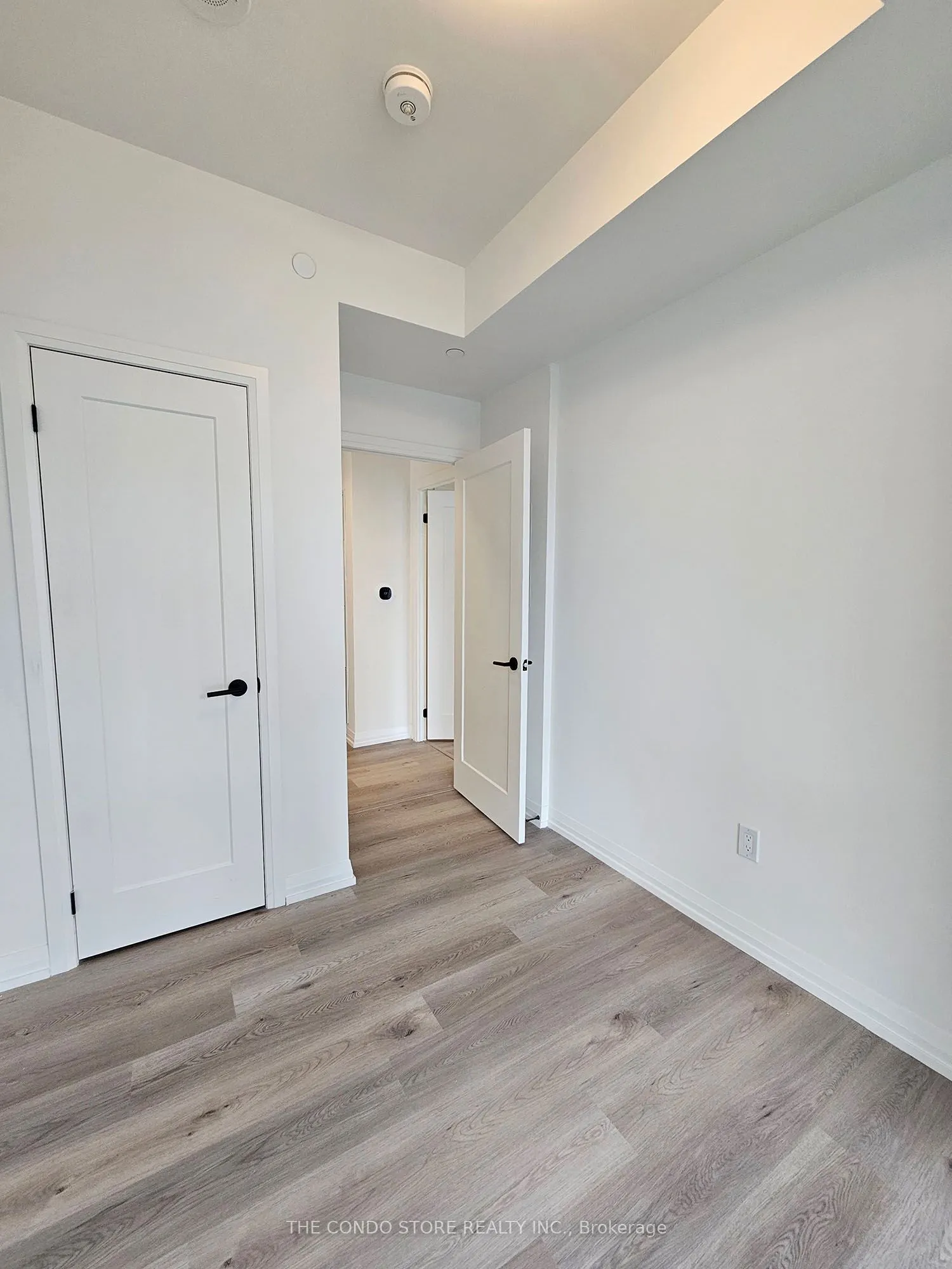 280 Dundas Street W, #1405