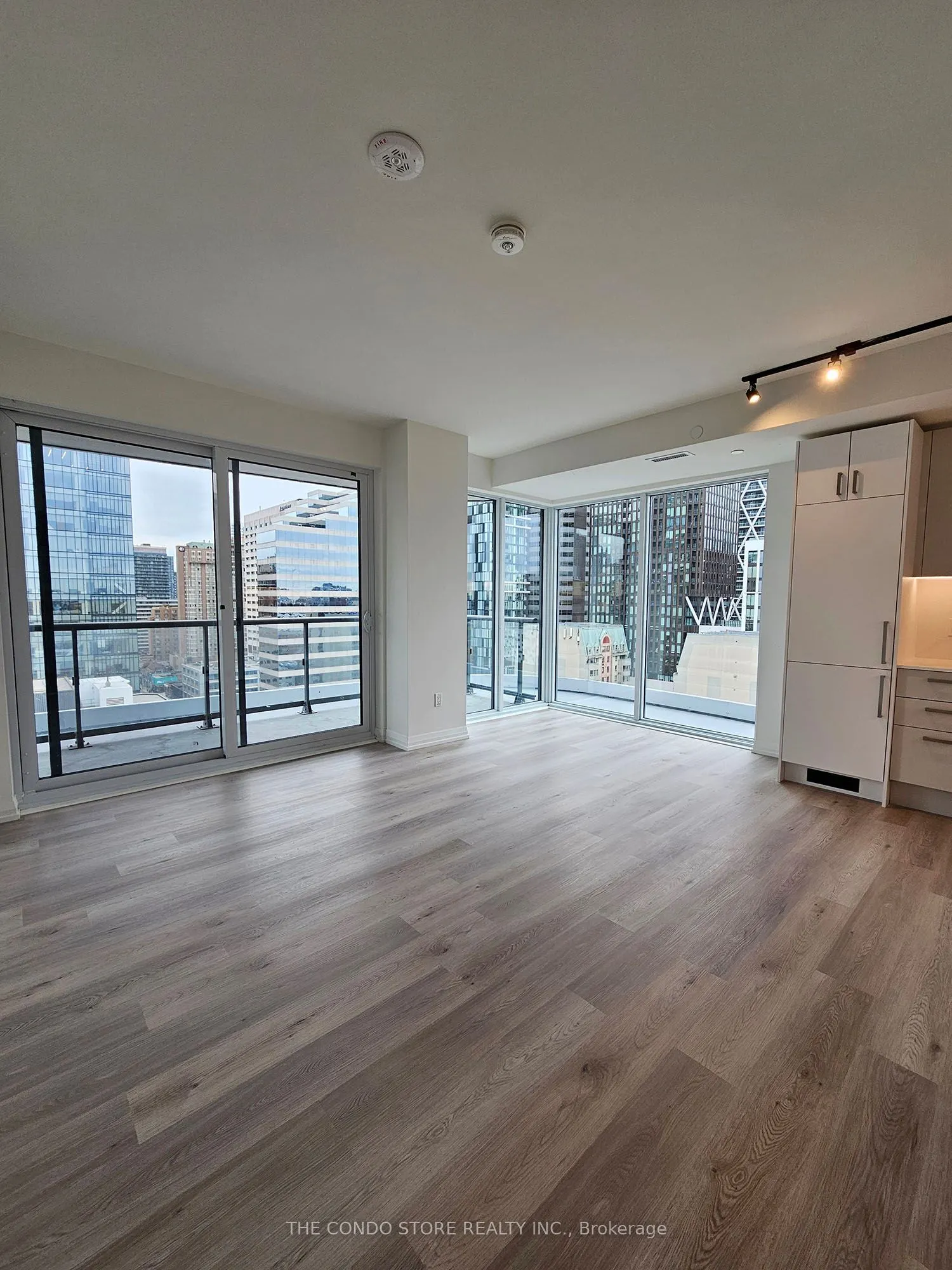 280 Dundas Street W, #1405