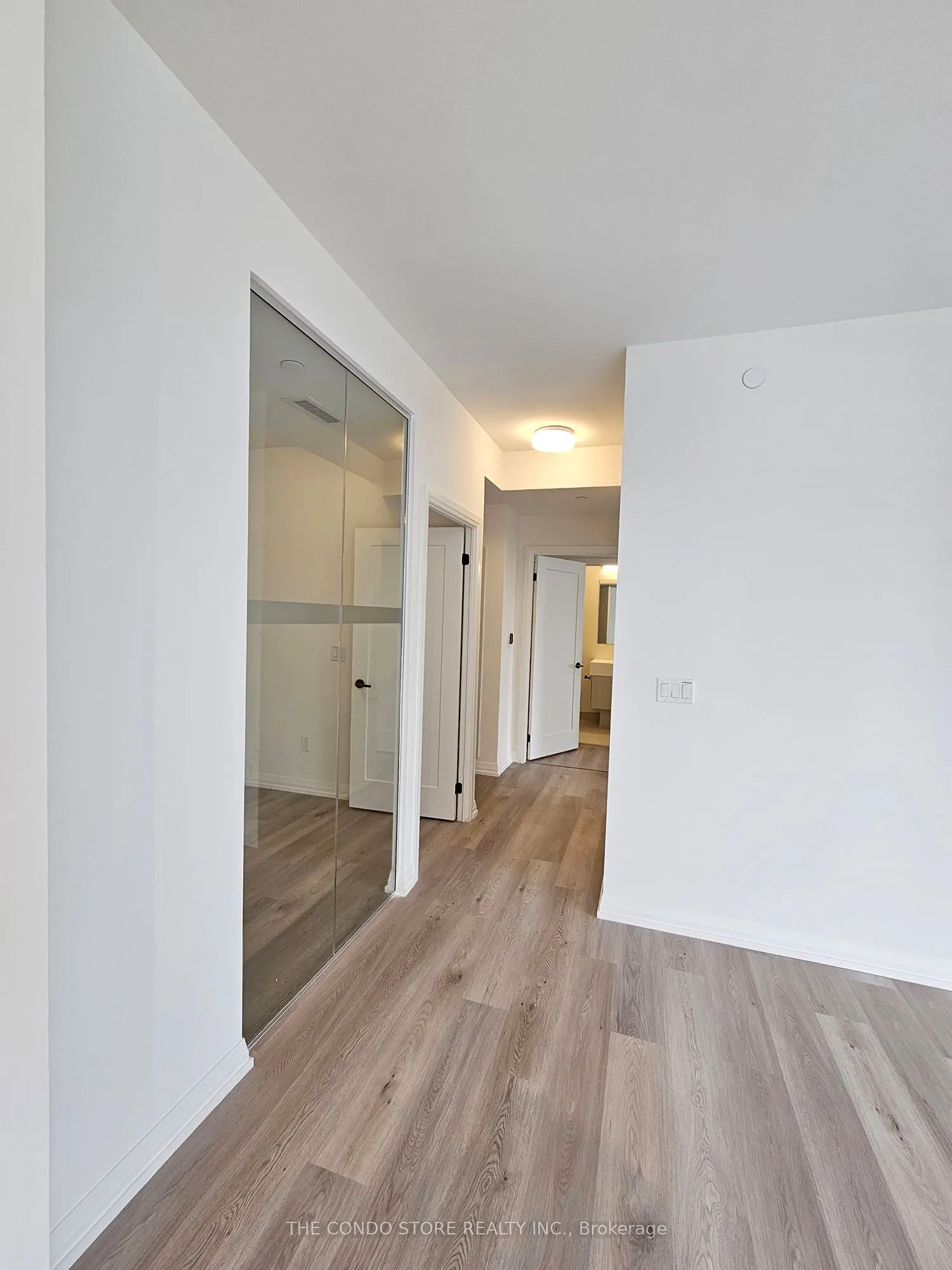 280 Dundas Street W, #1405