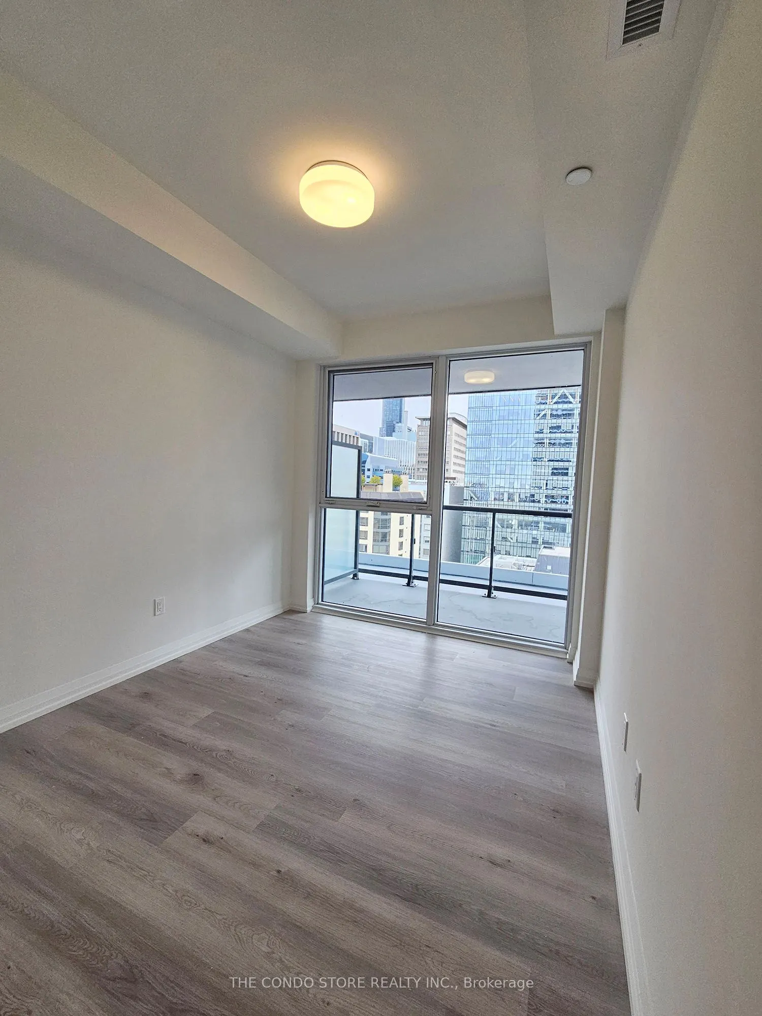 280 Dundas Street W, #1405