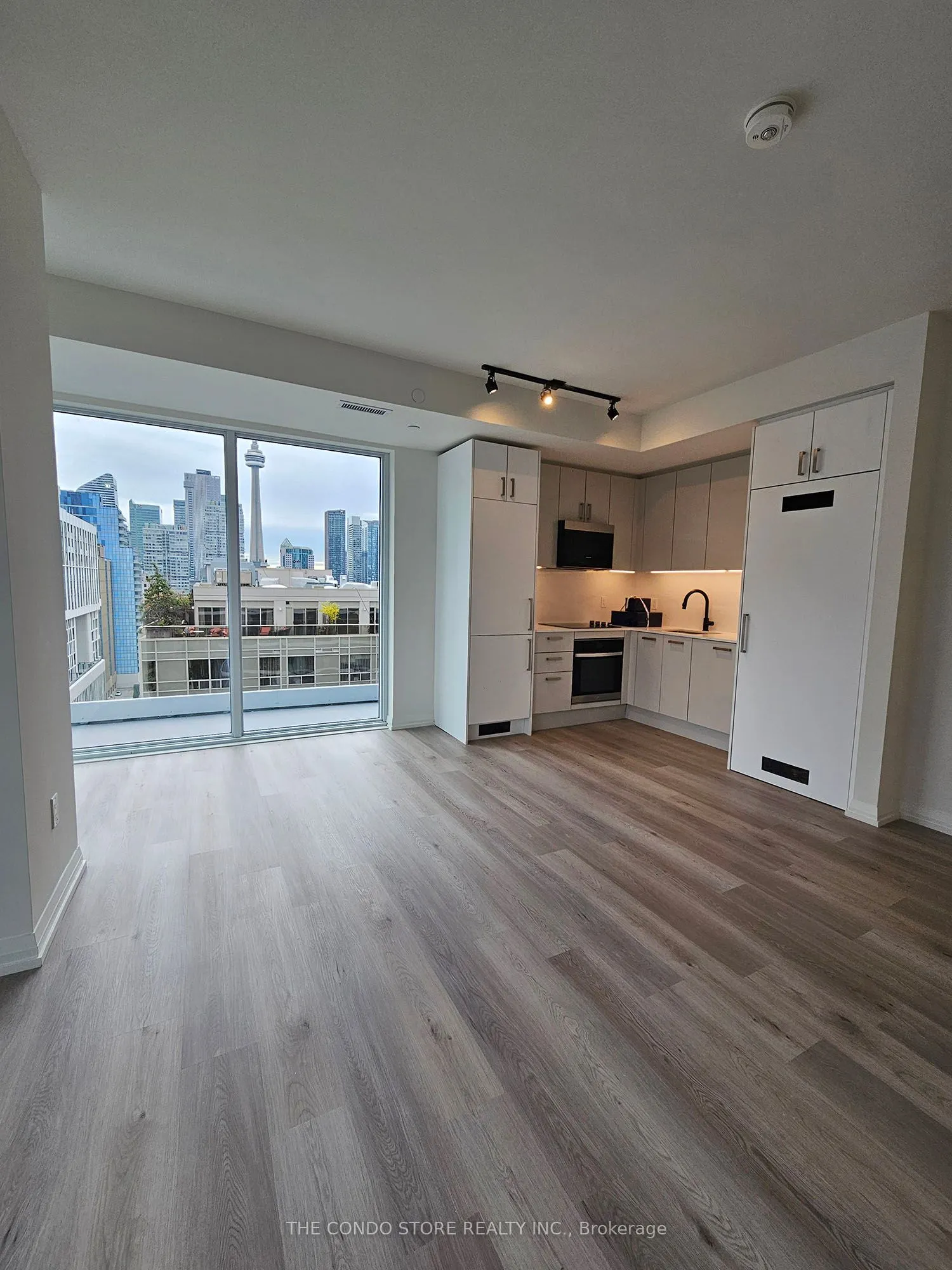 280 Dundas Street W, #1405