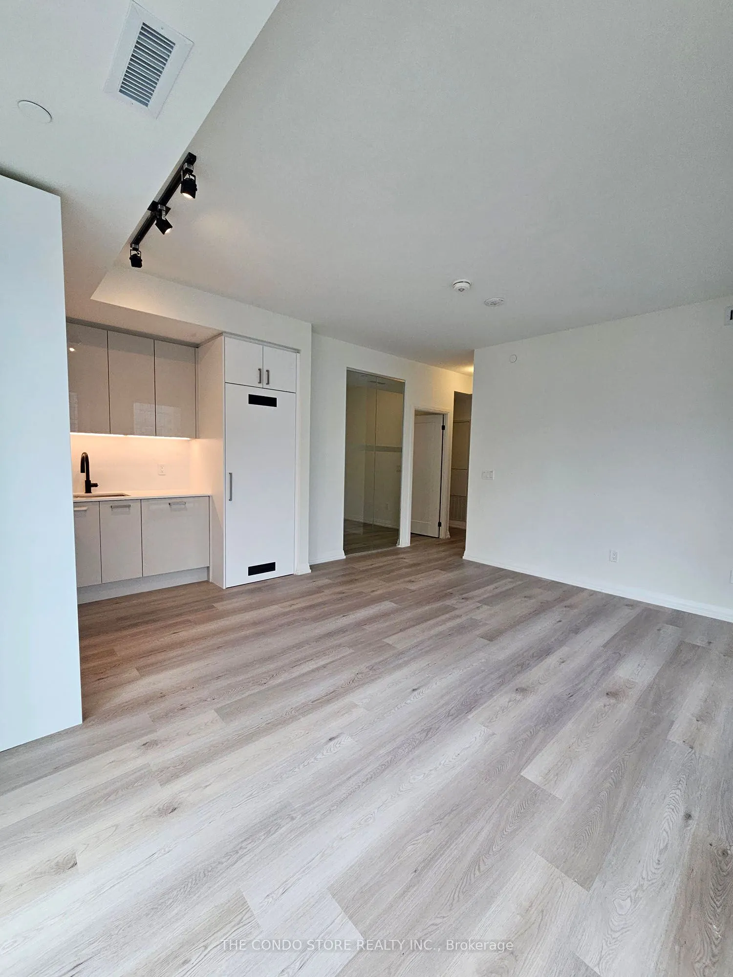 280 Dundas Street W, #1405