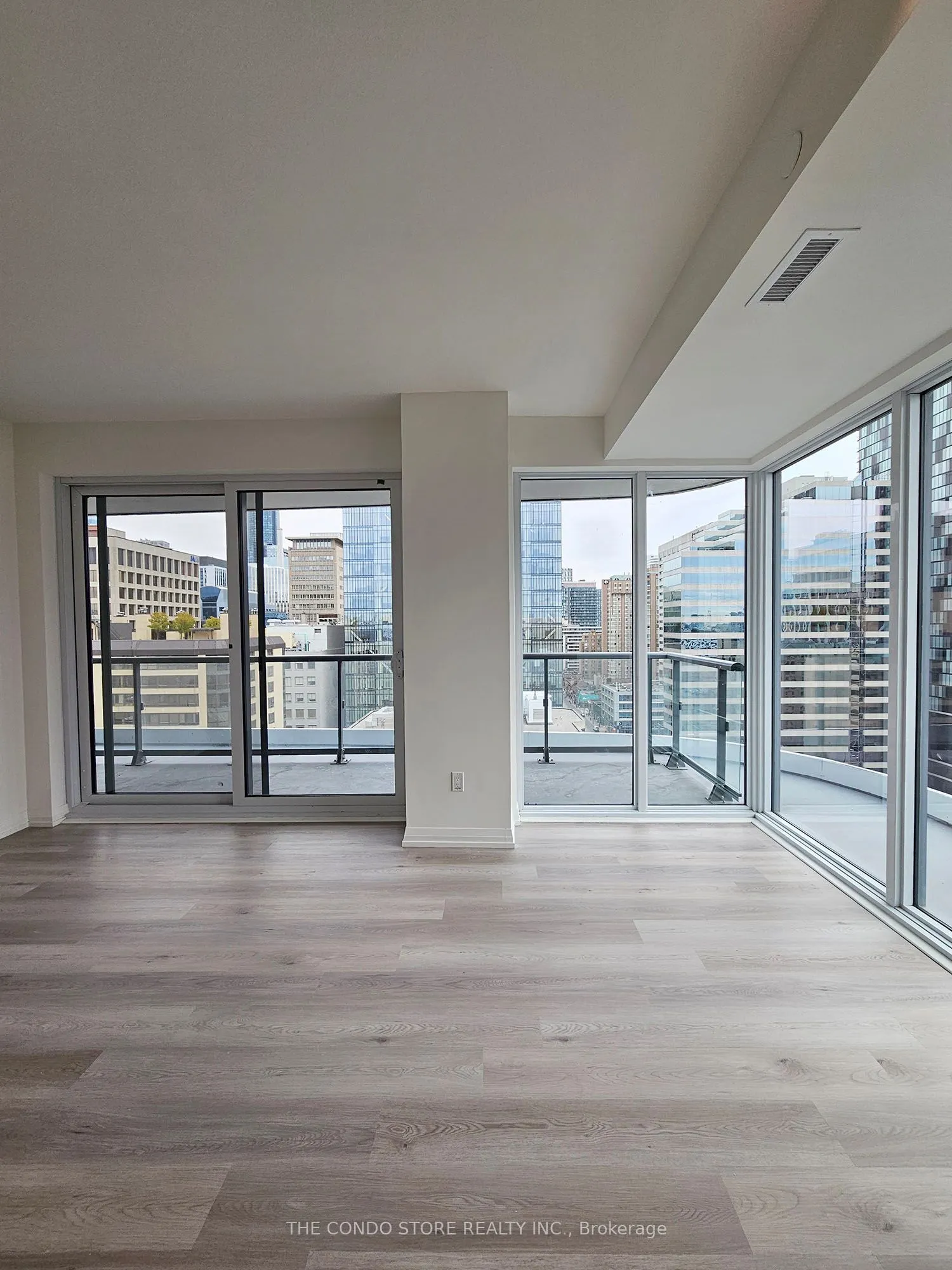 280 Dundas Street W, #1405