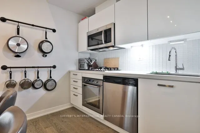 39 Brant Street, #915
