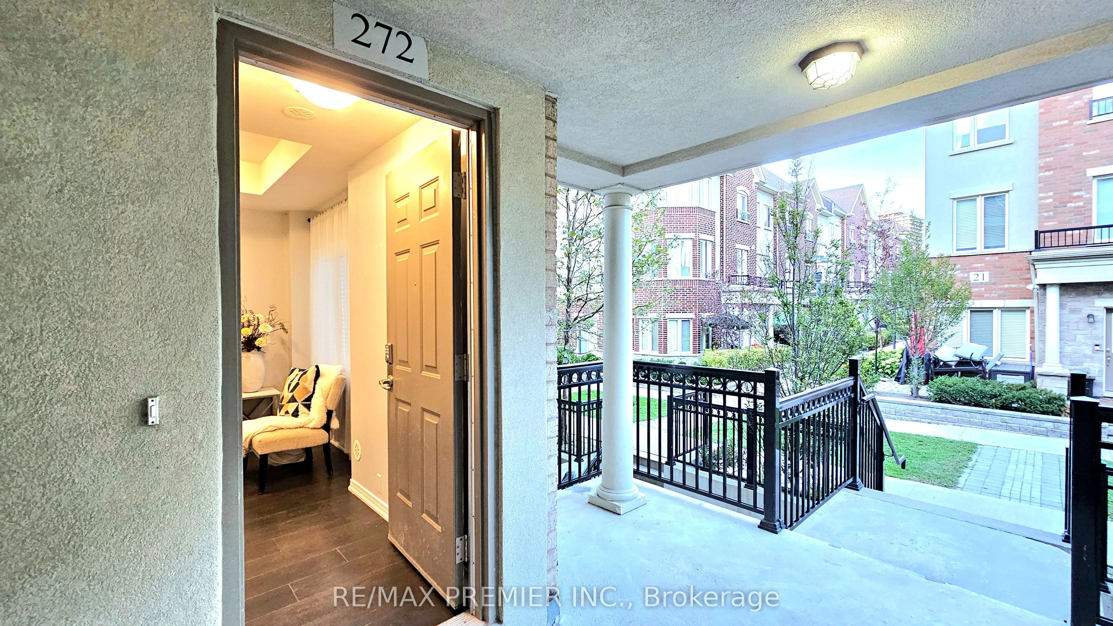 19 Coneflower Crescent, #272