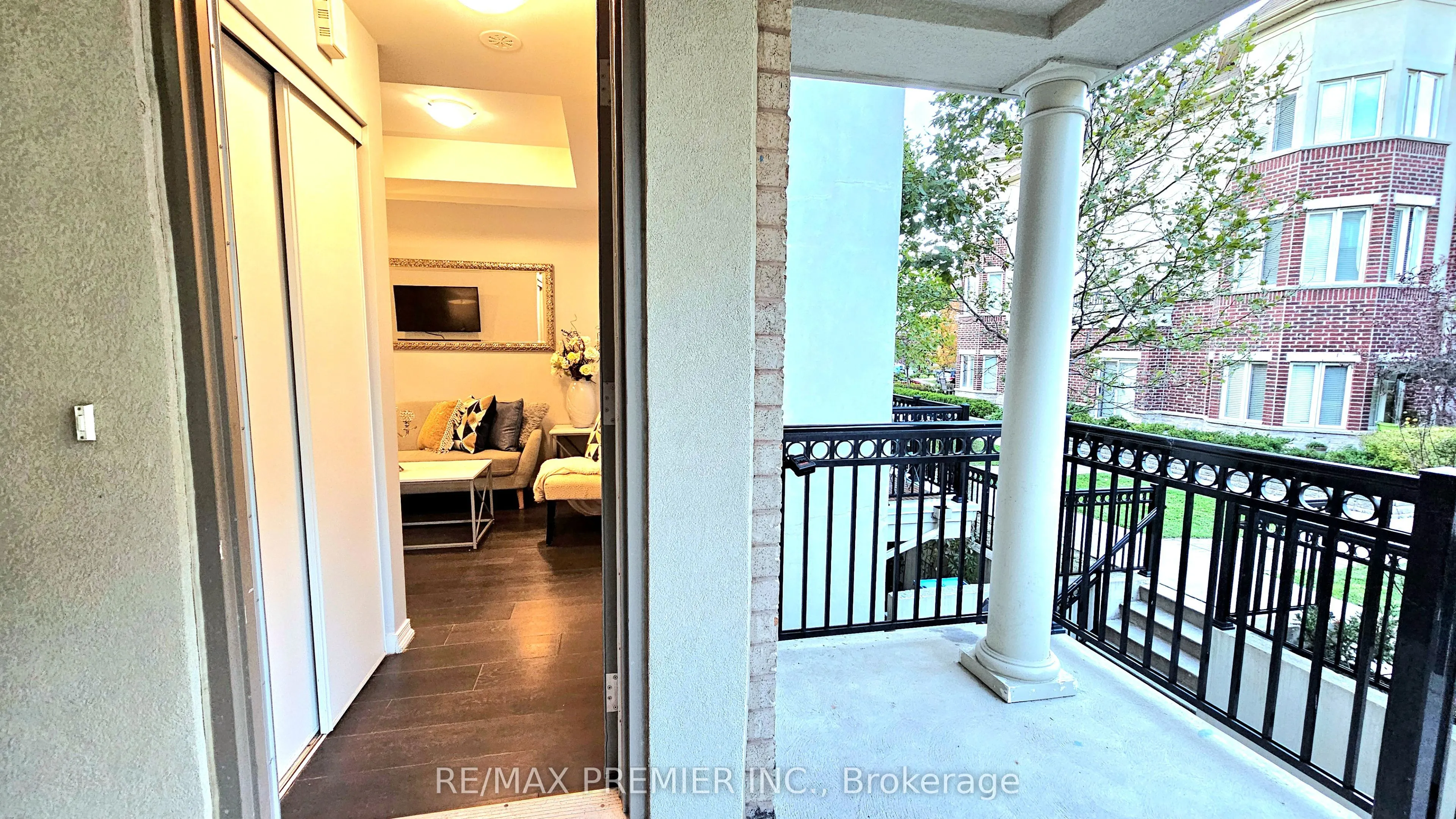 19 Coneflower Crescent, #272