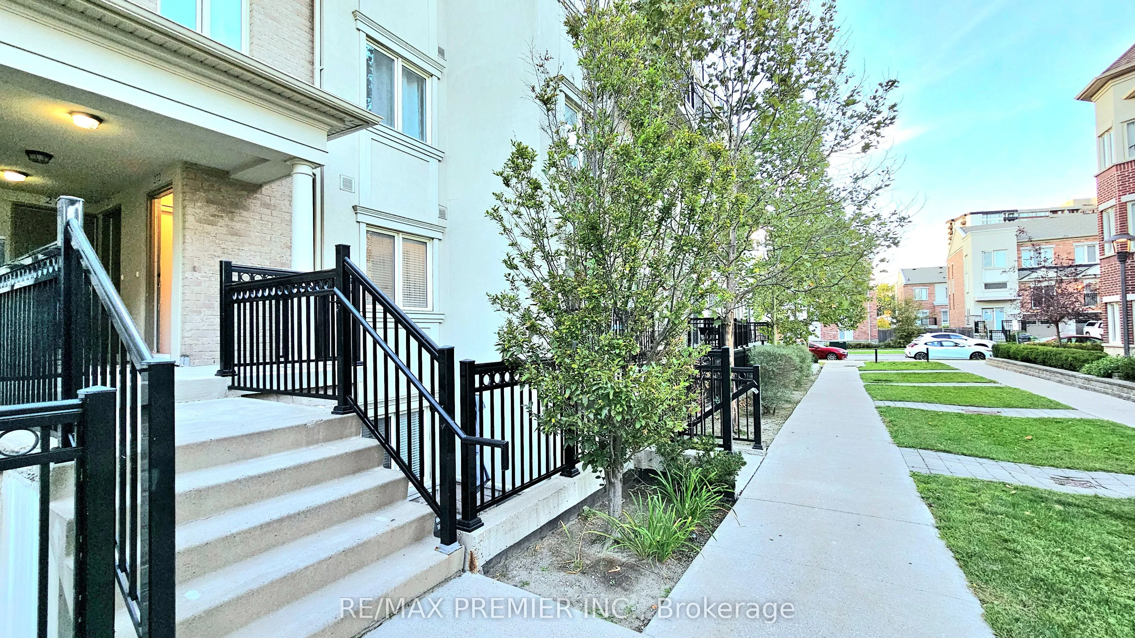 19 Coneflower Crescent, #272