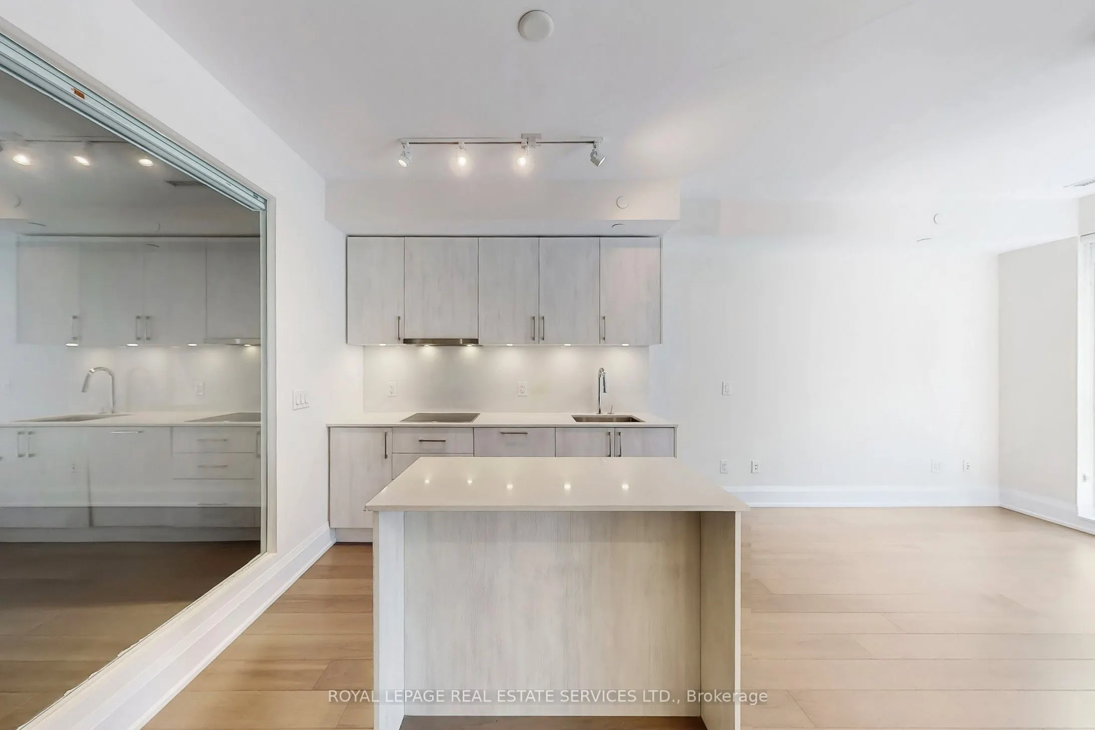 88 Cumberland Street, #808