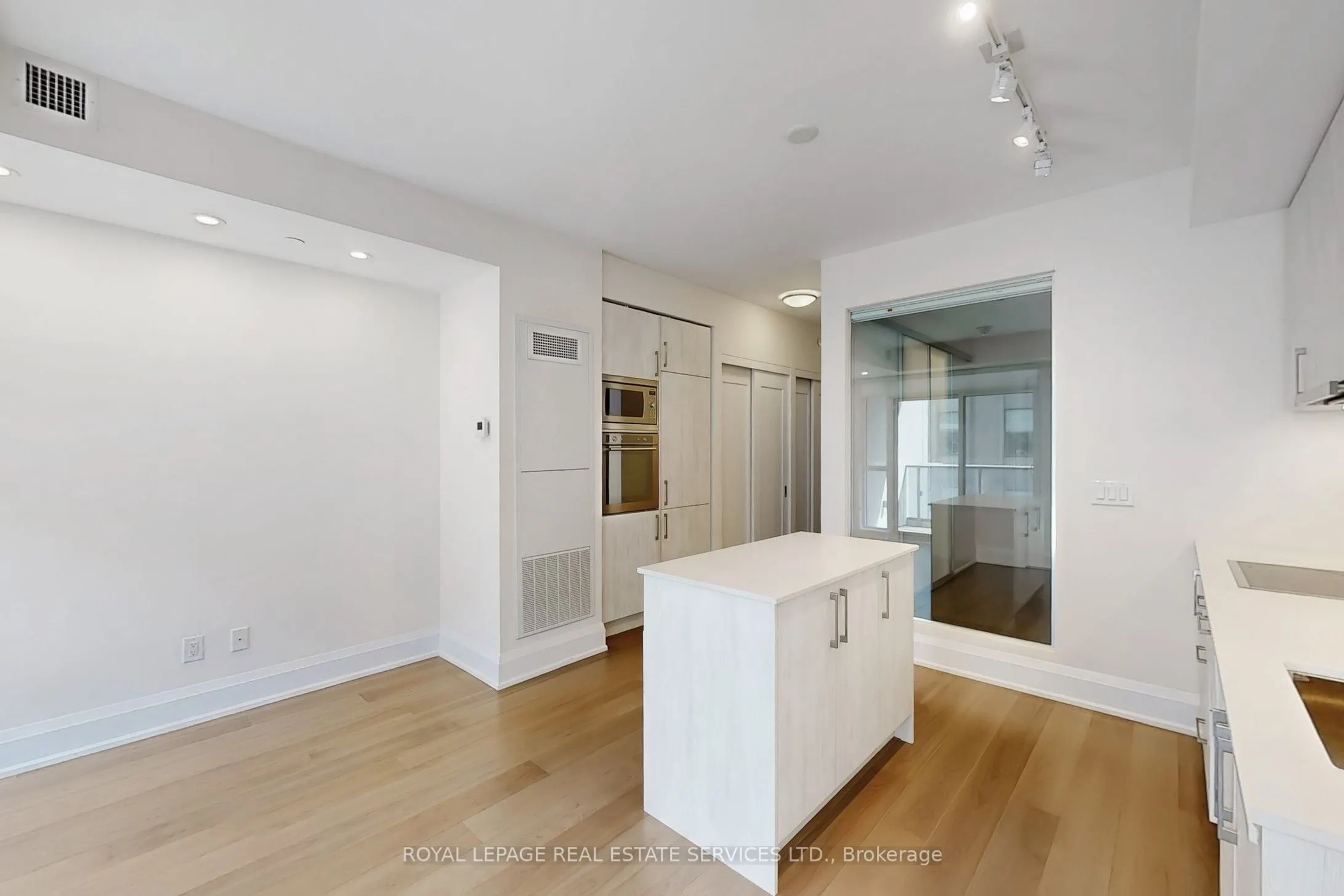 88 Cumberland Street, #808