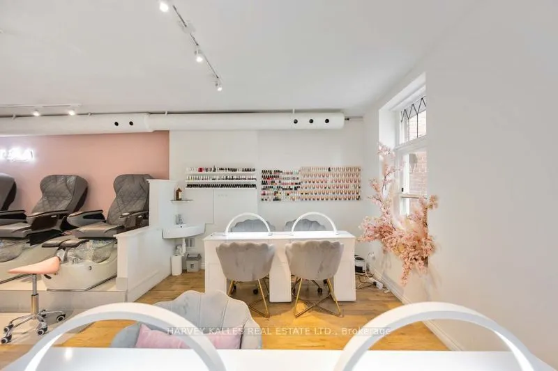 617 King Street W