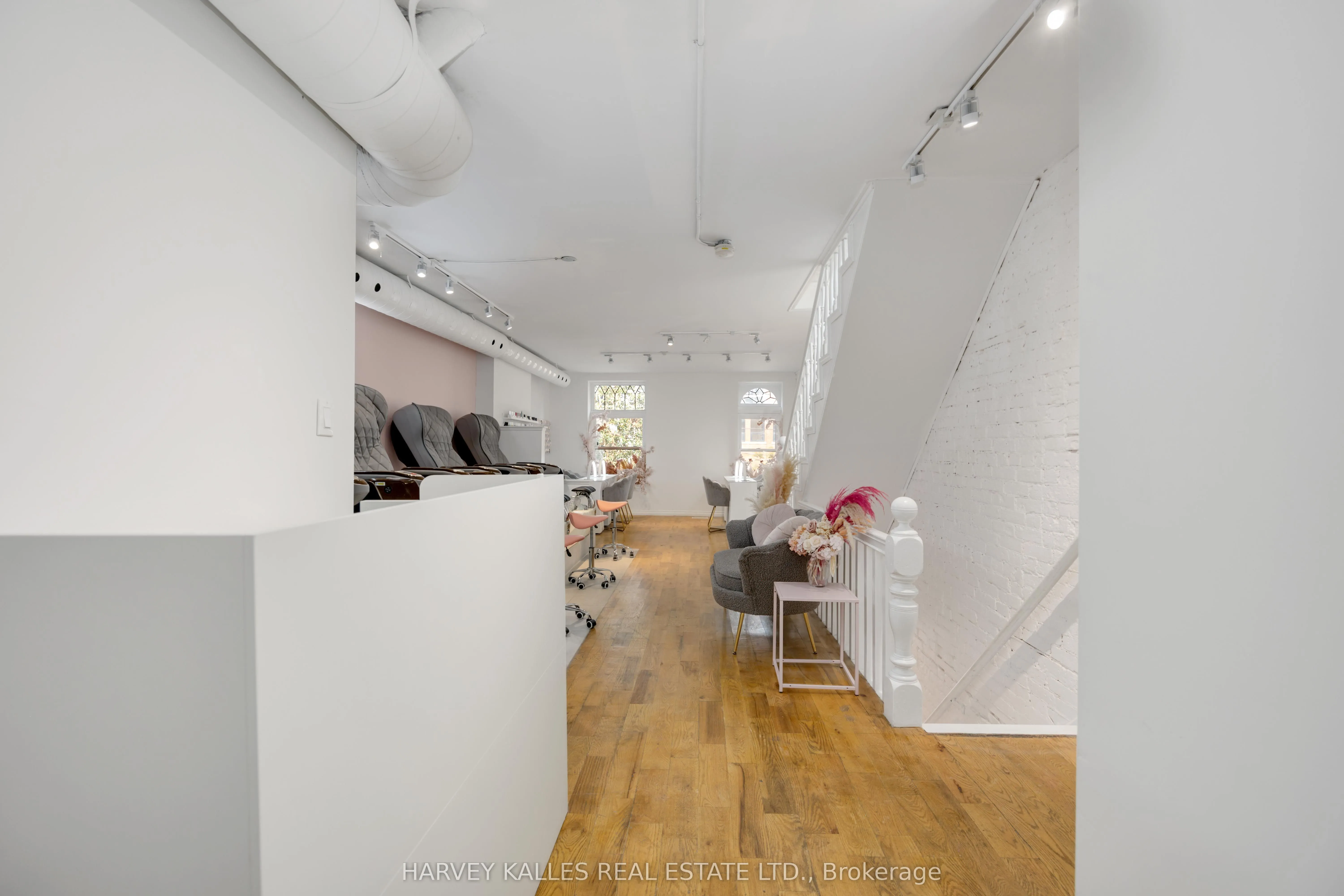 617 King Street W
