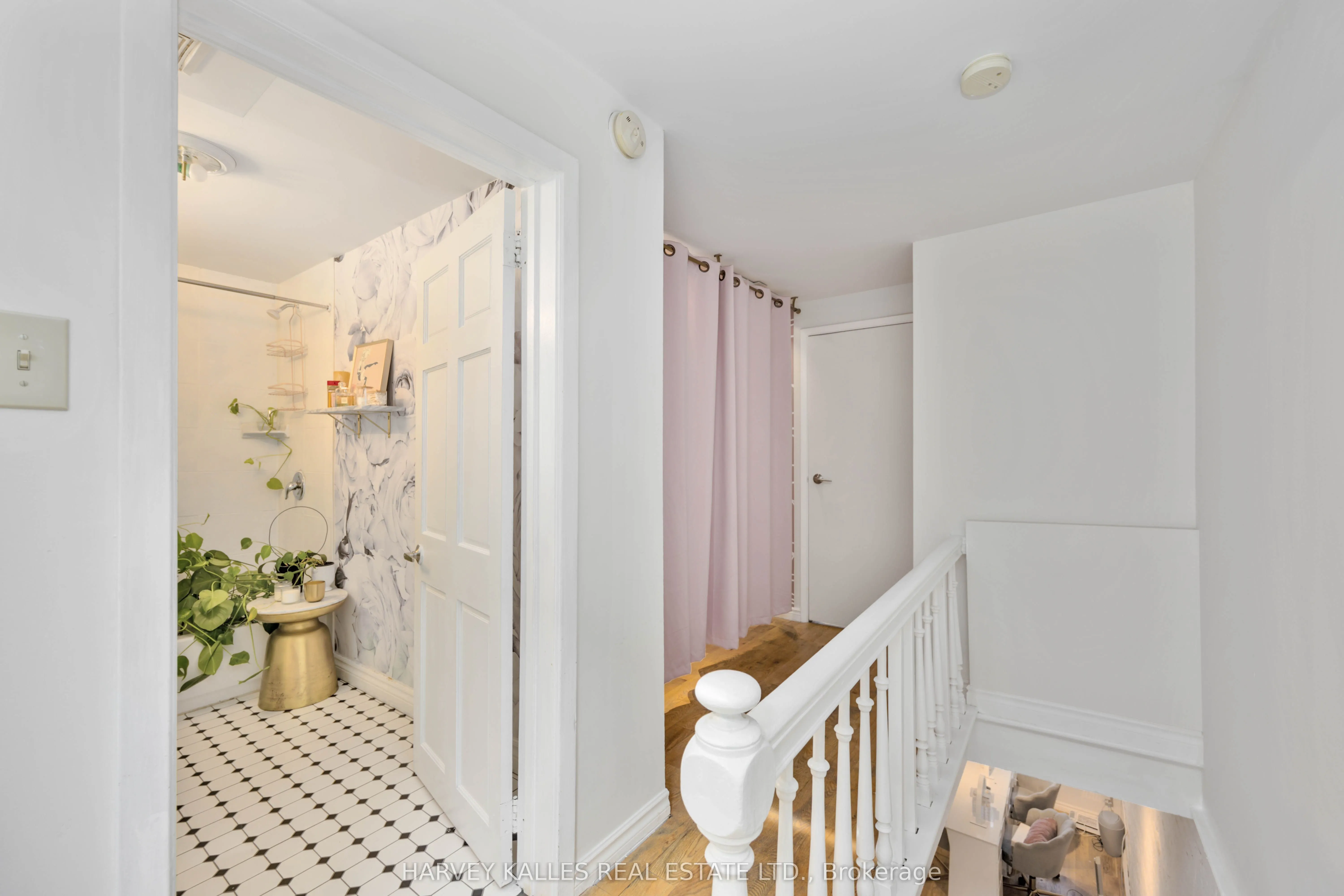 617 King Street W