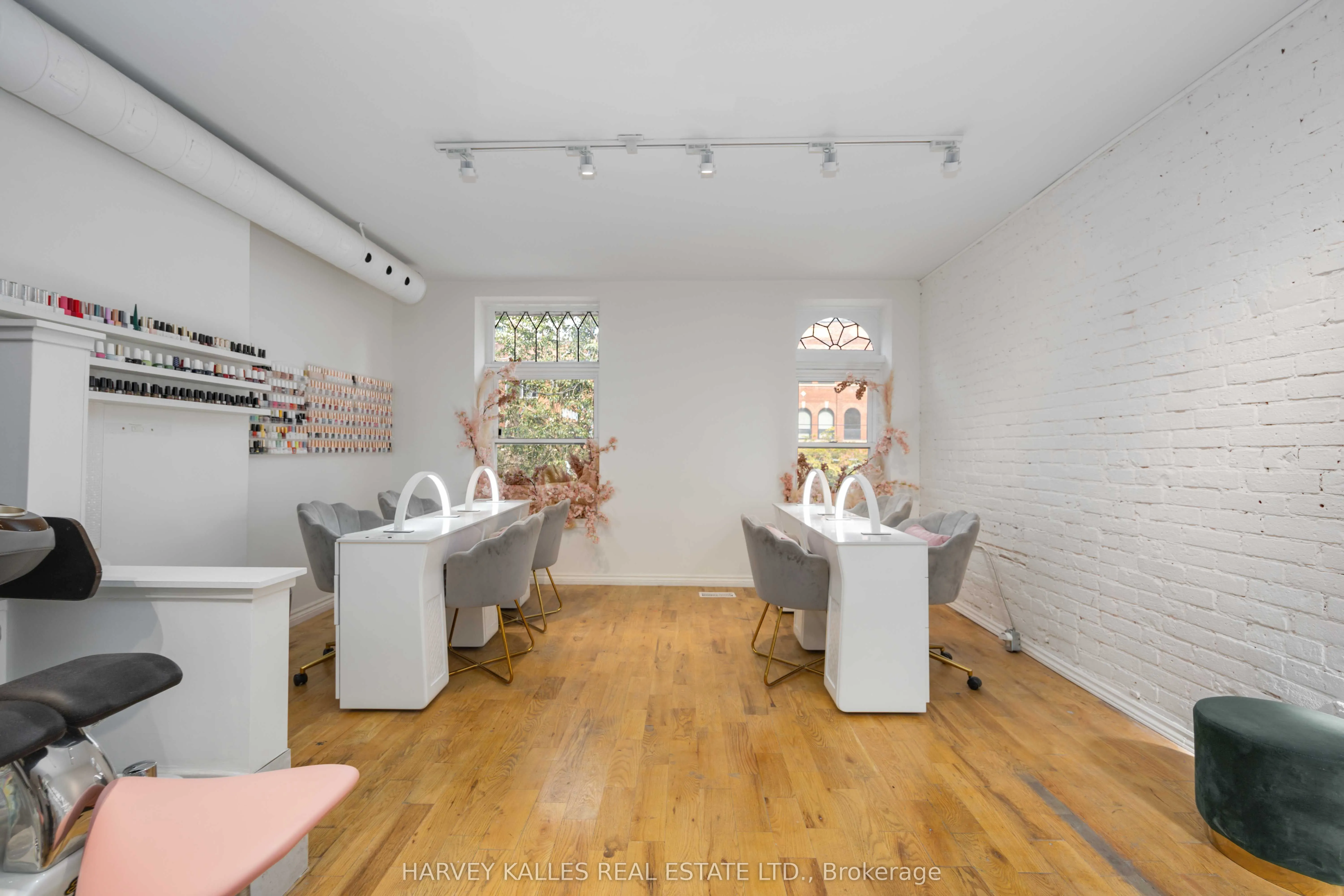 617 King Street W