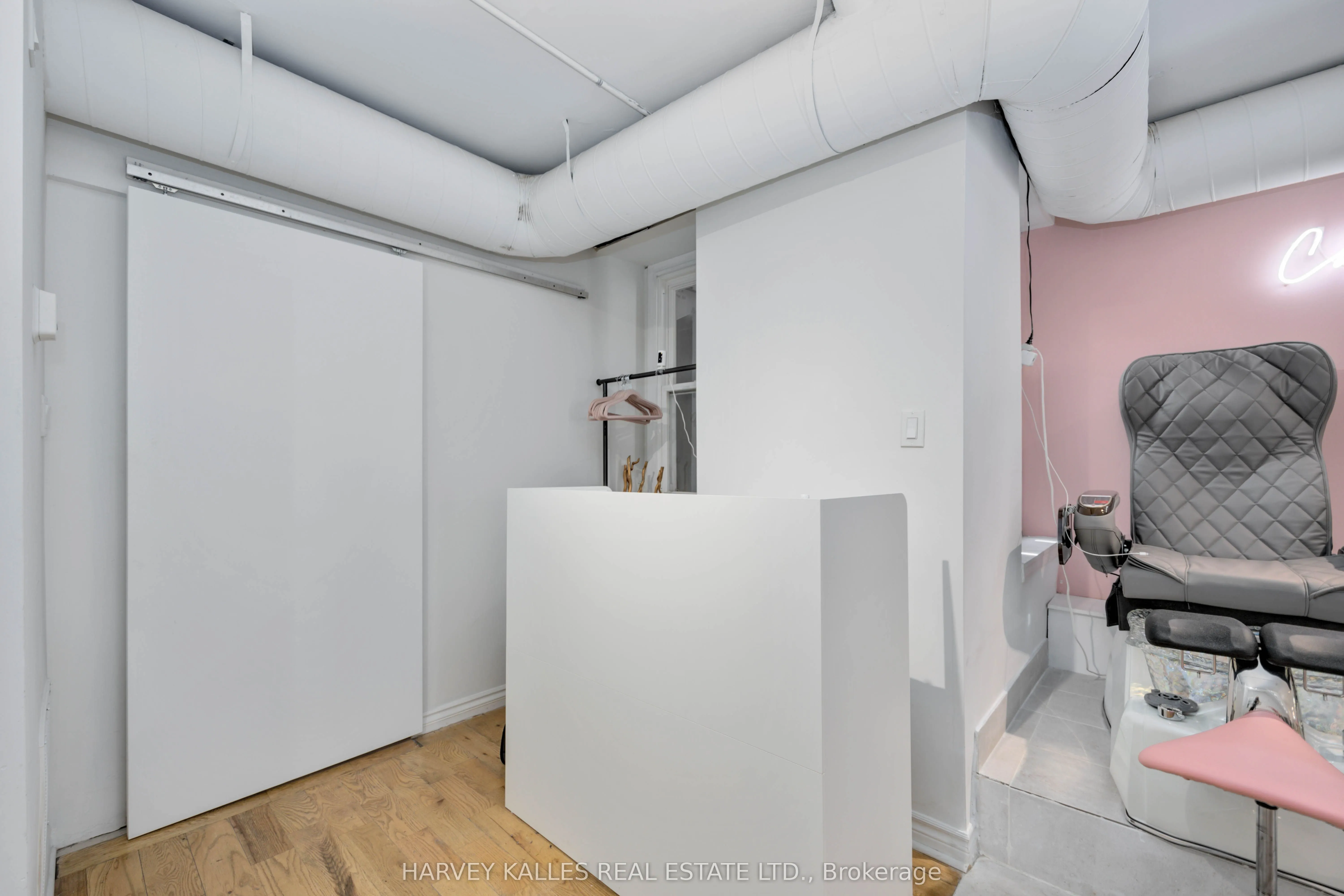 617 King Street W