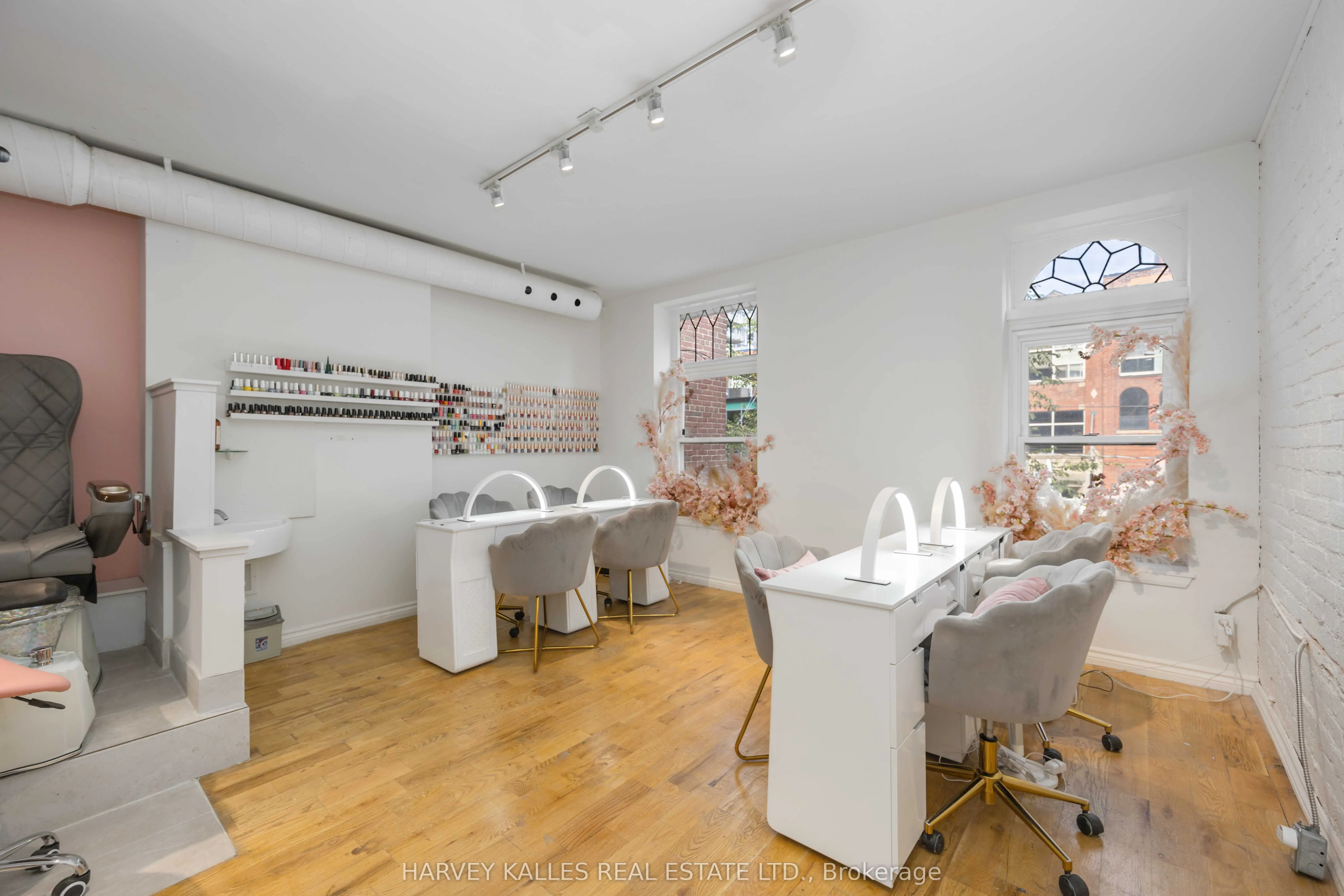 617 King Street W