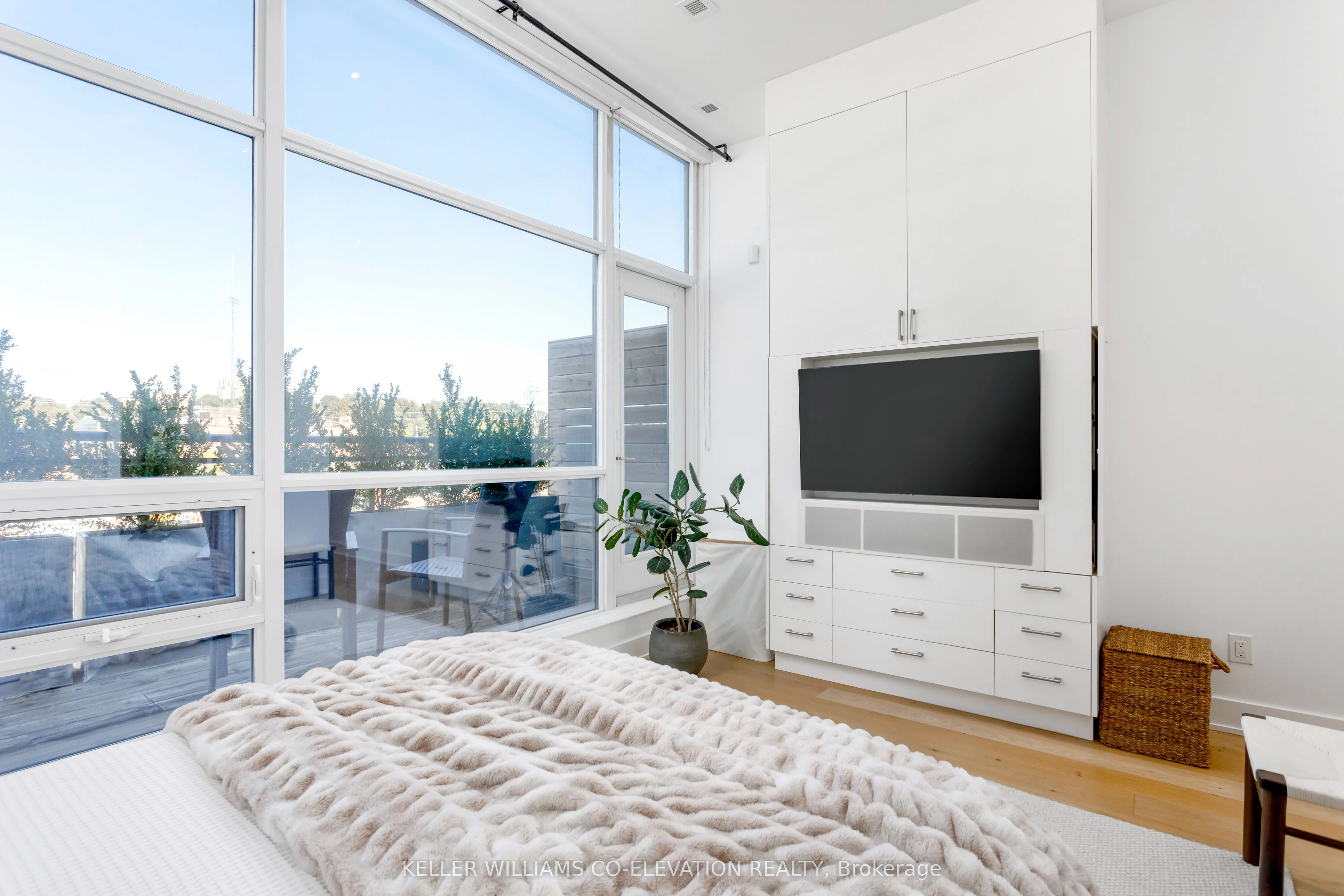 483 Dupont Street, #204