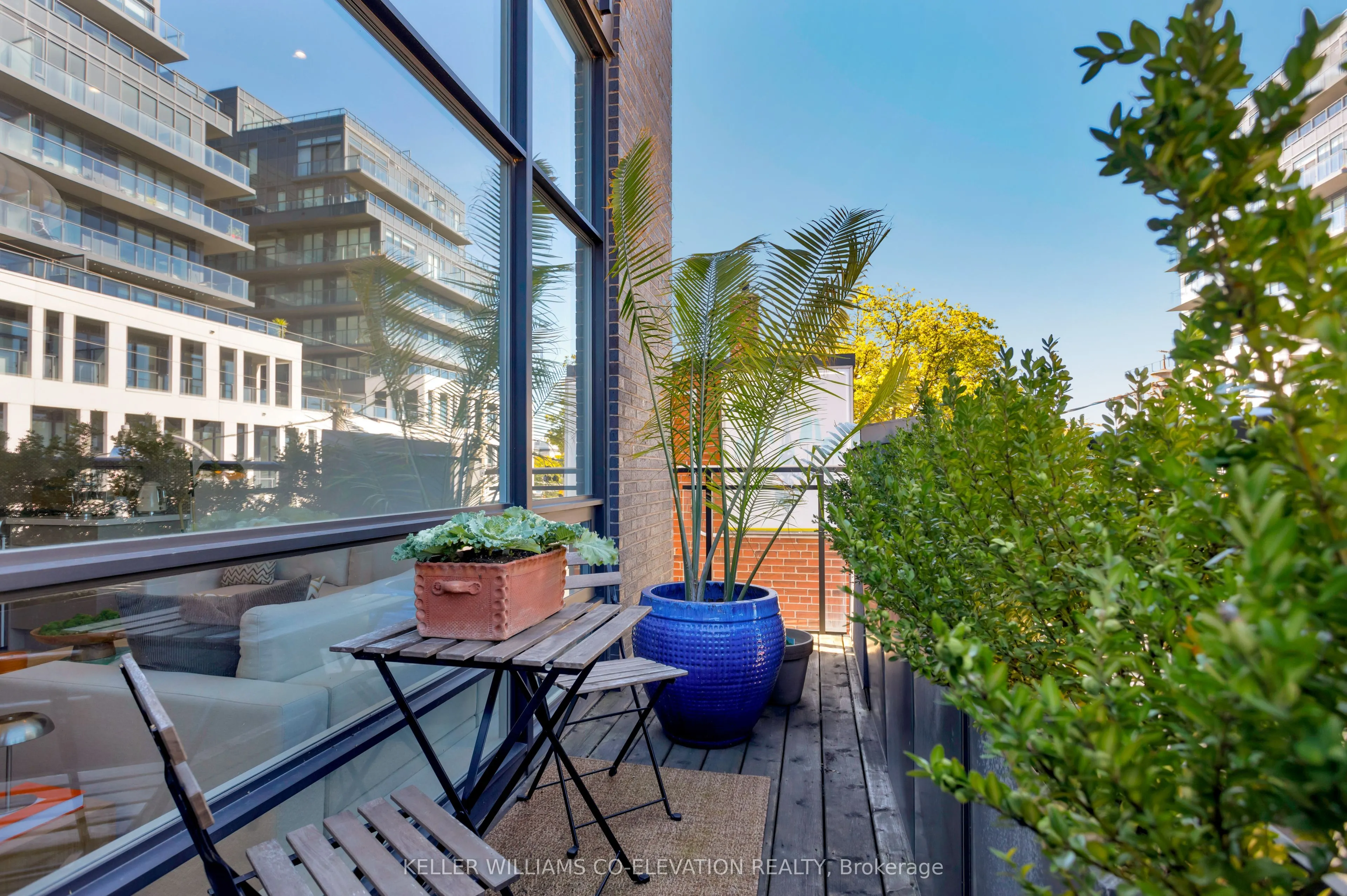 483 Dupont Street, #204