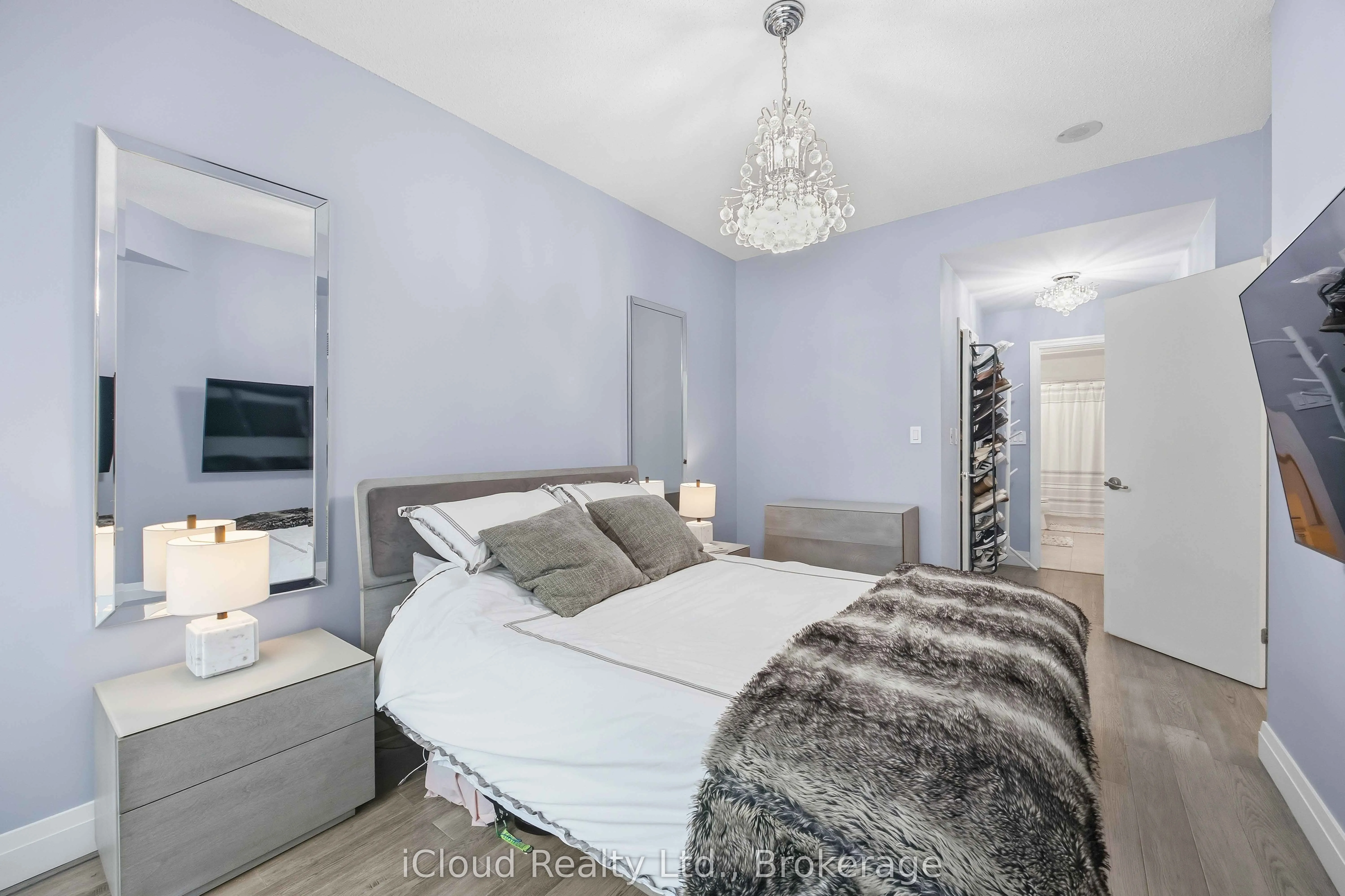 300 Bloor Street E, #2507
