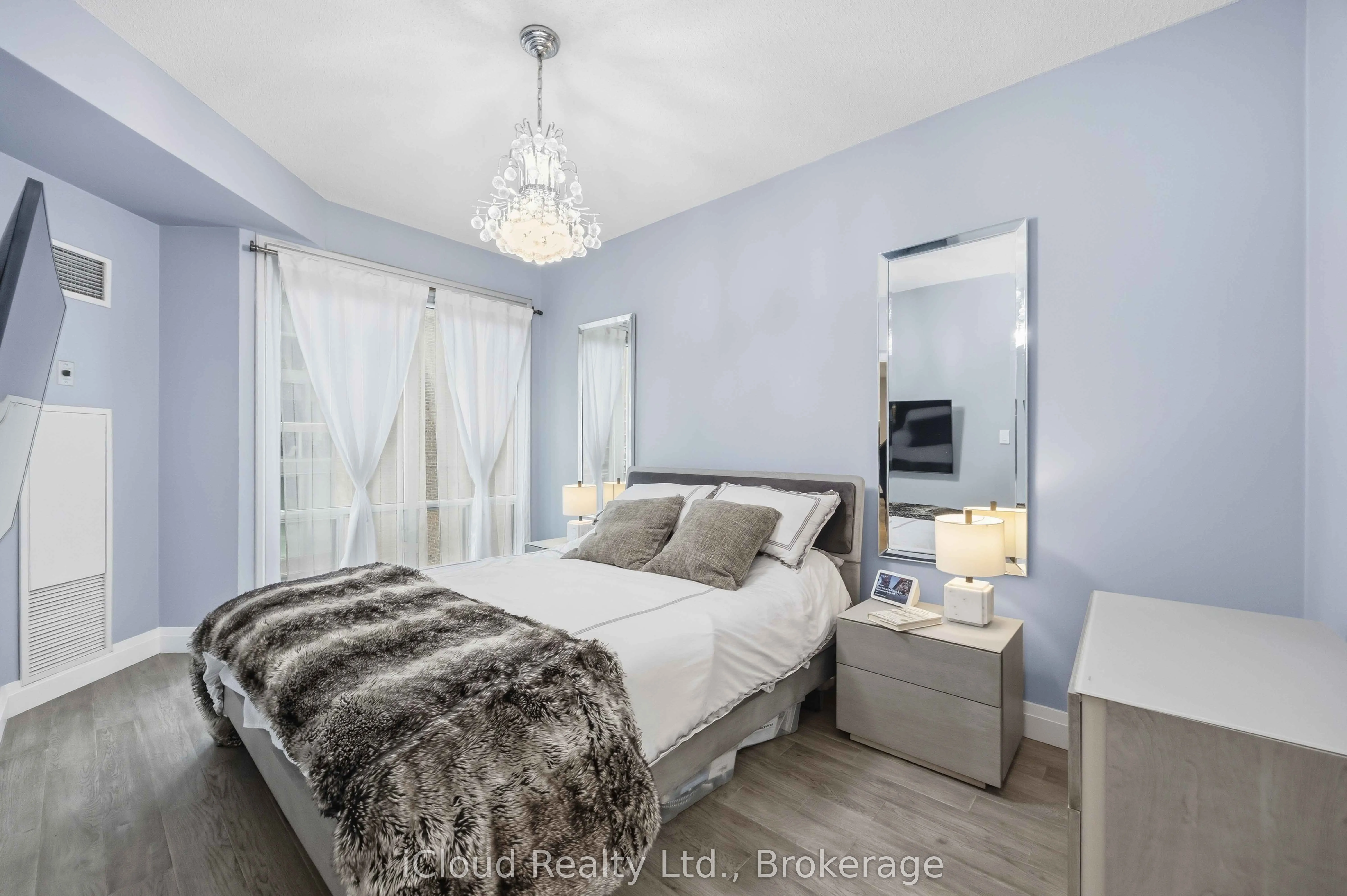 300 Bloor Street E, #2507