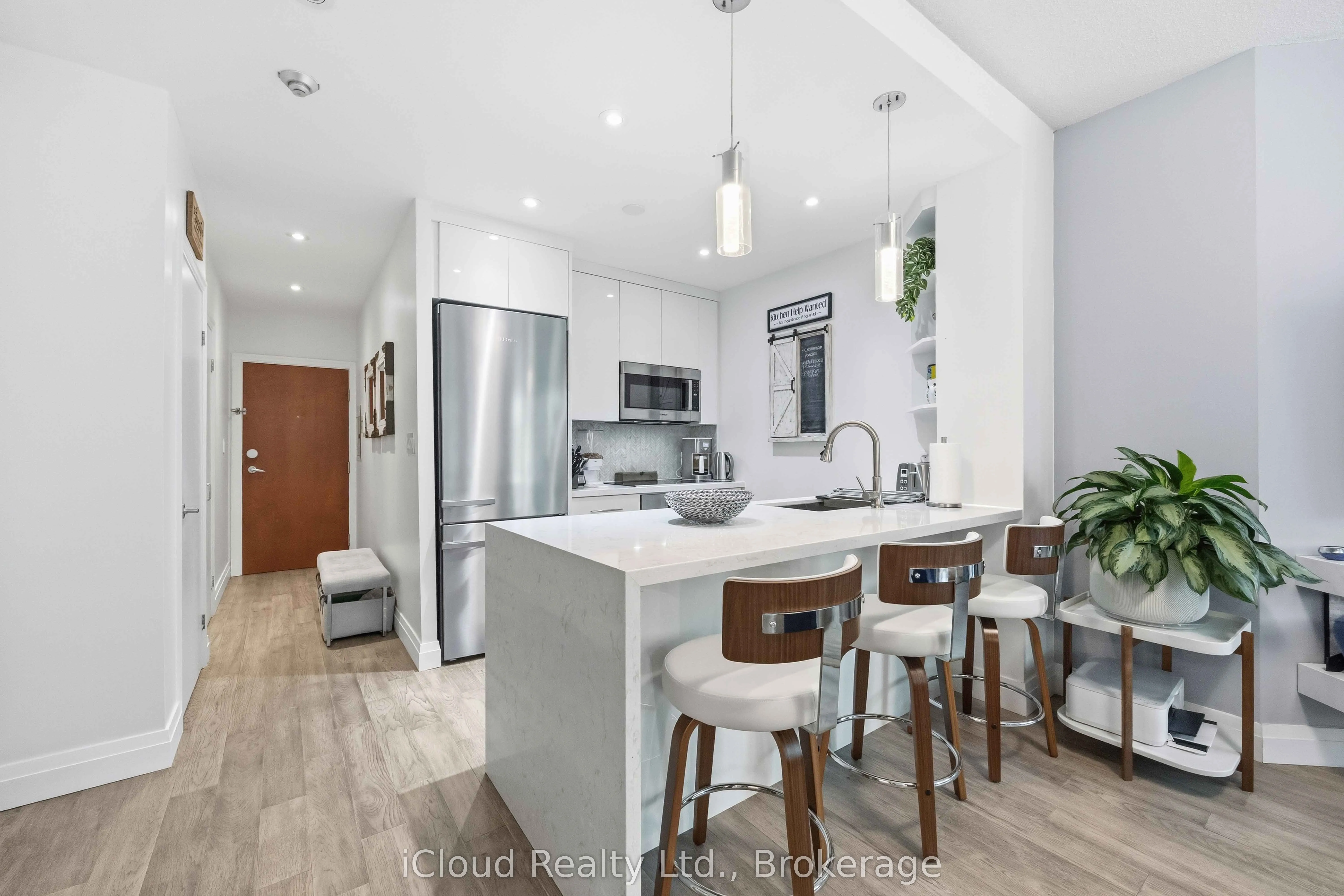 300 Bloor Street E, #2507