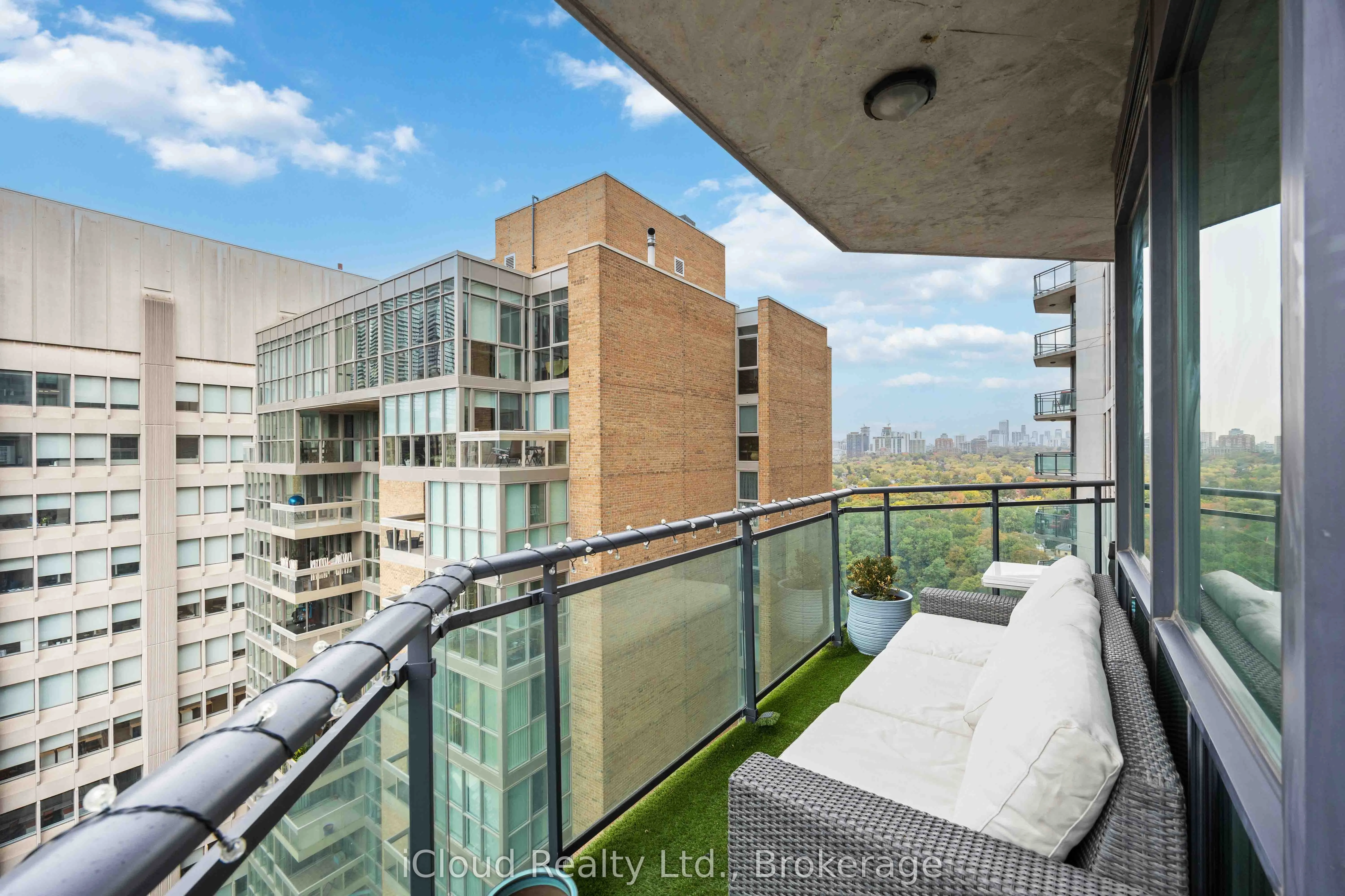 300 Bloor Street E, #2507