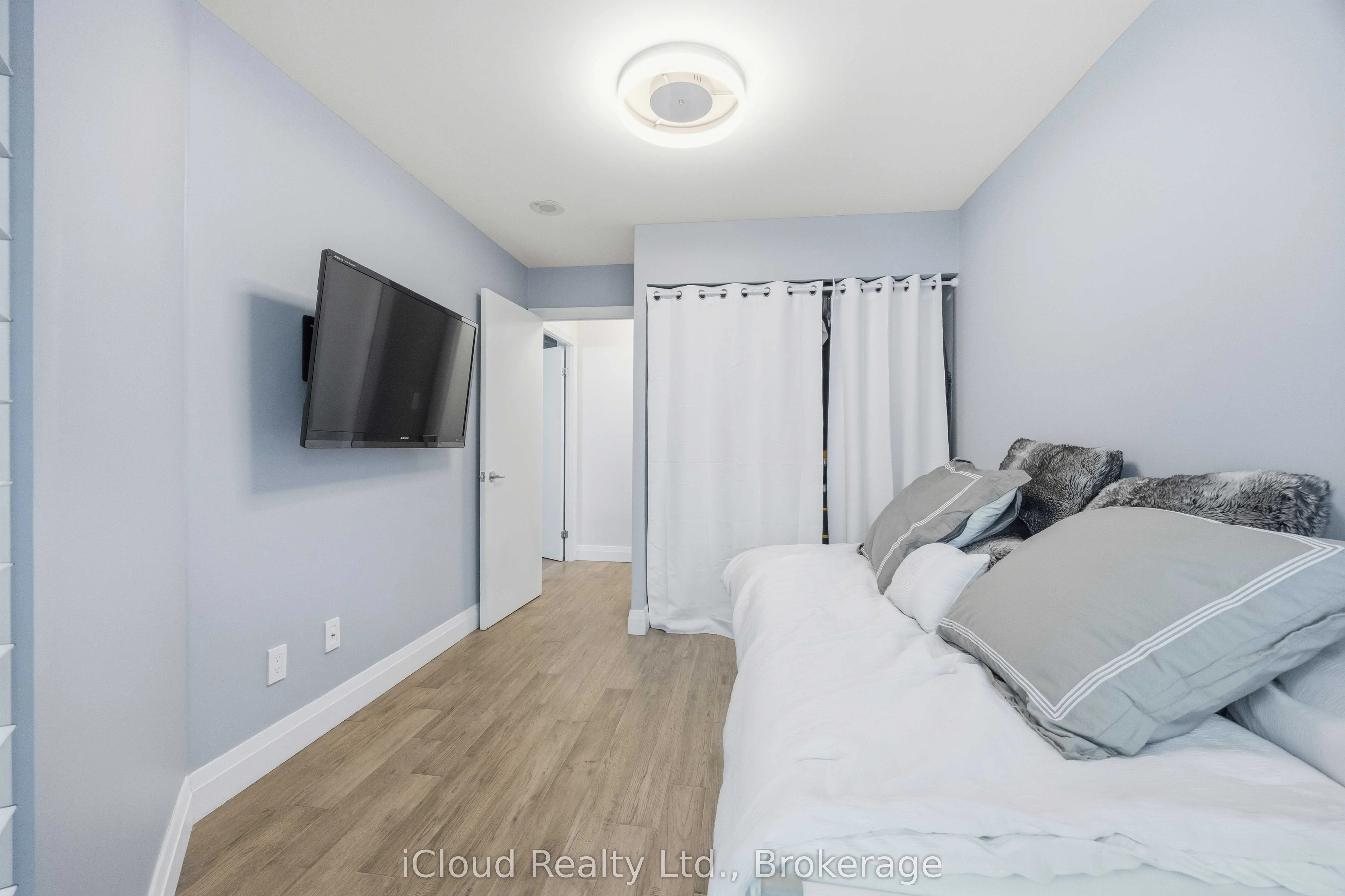 300 Bloor Street E, #2507