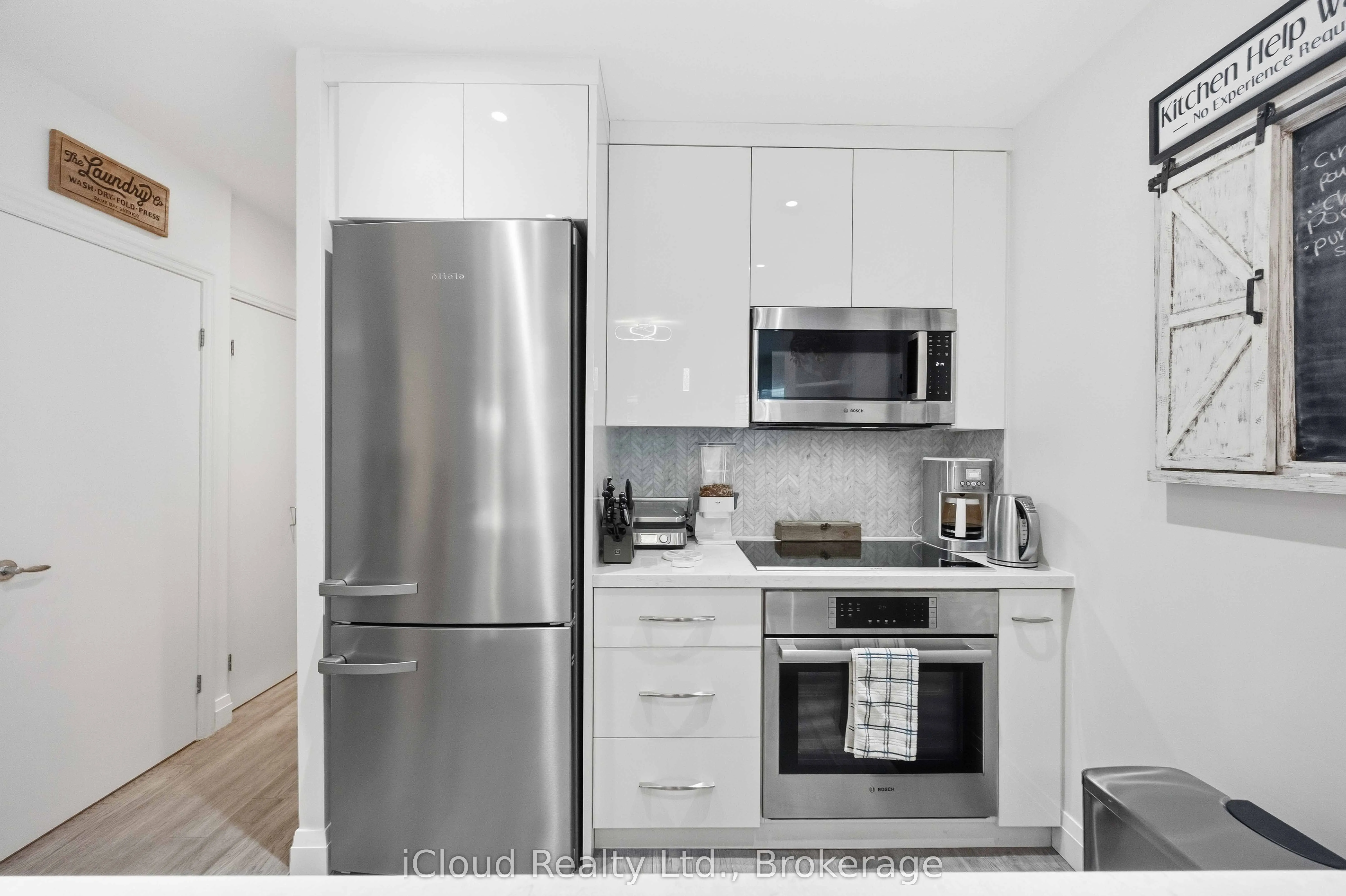300 Bloor Street E, #2507