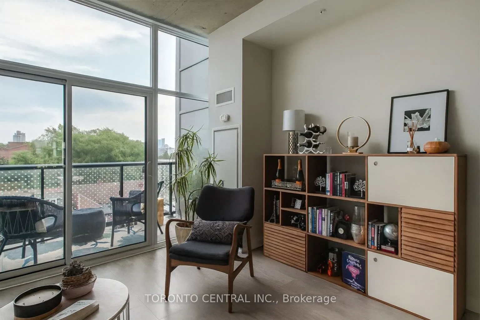 109 Ossington Avenue, #512