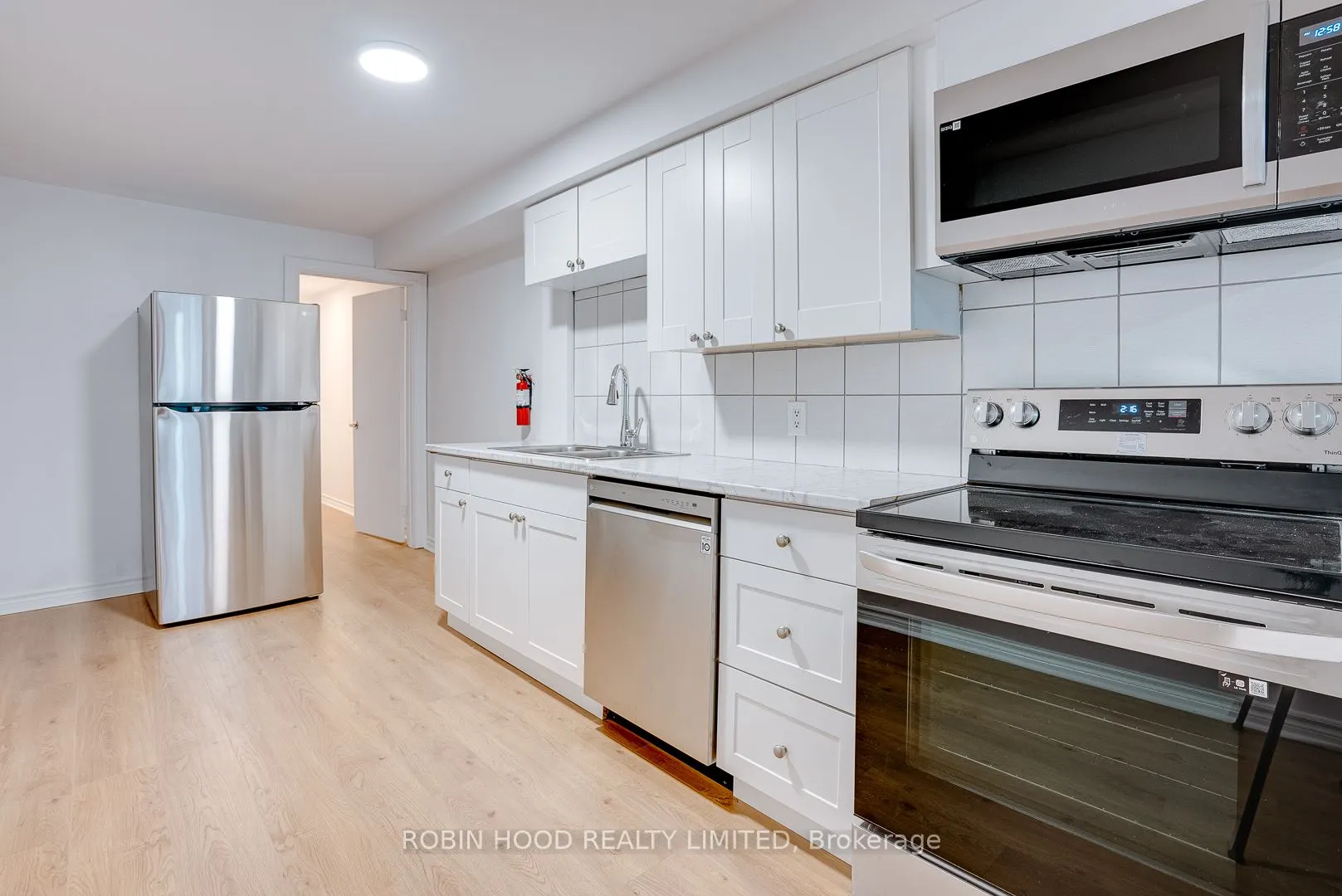 104 Gloucester Grove, #PH1